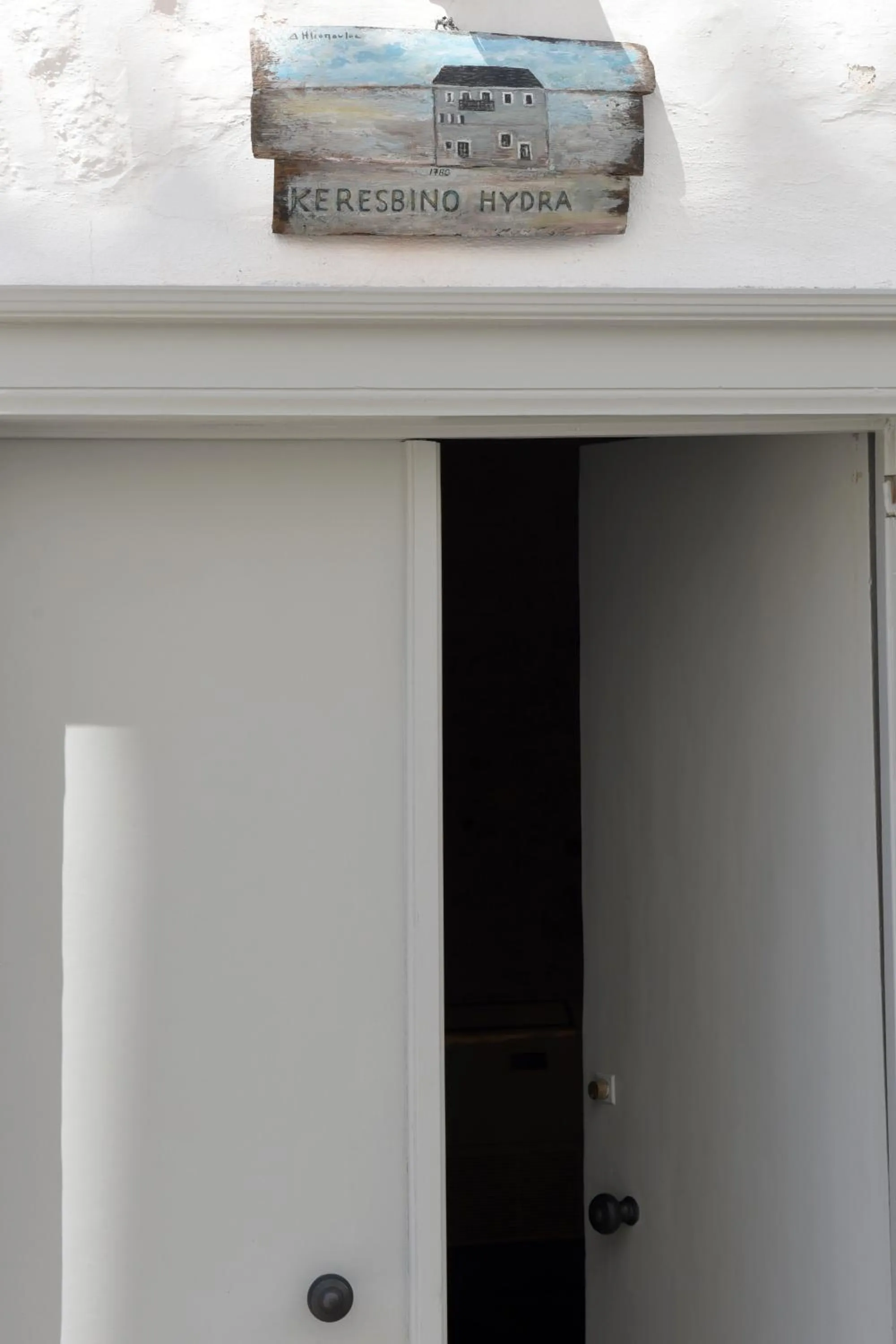 Facade/entrance in Keresbino Hydra Manor House