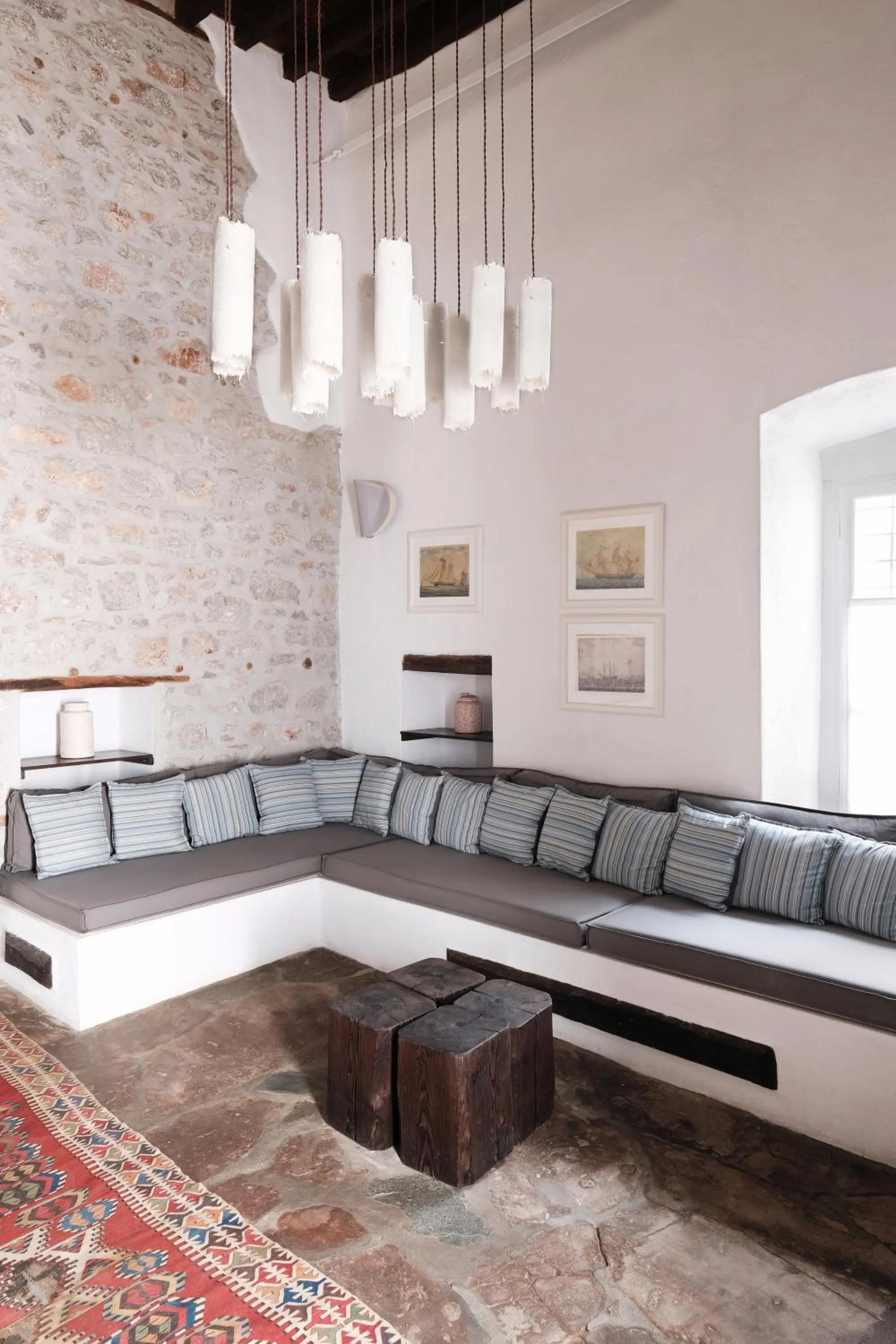 Bed in Keresbino Hydra Manor House