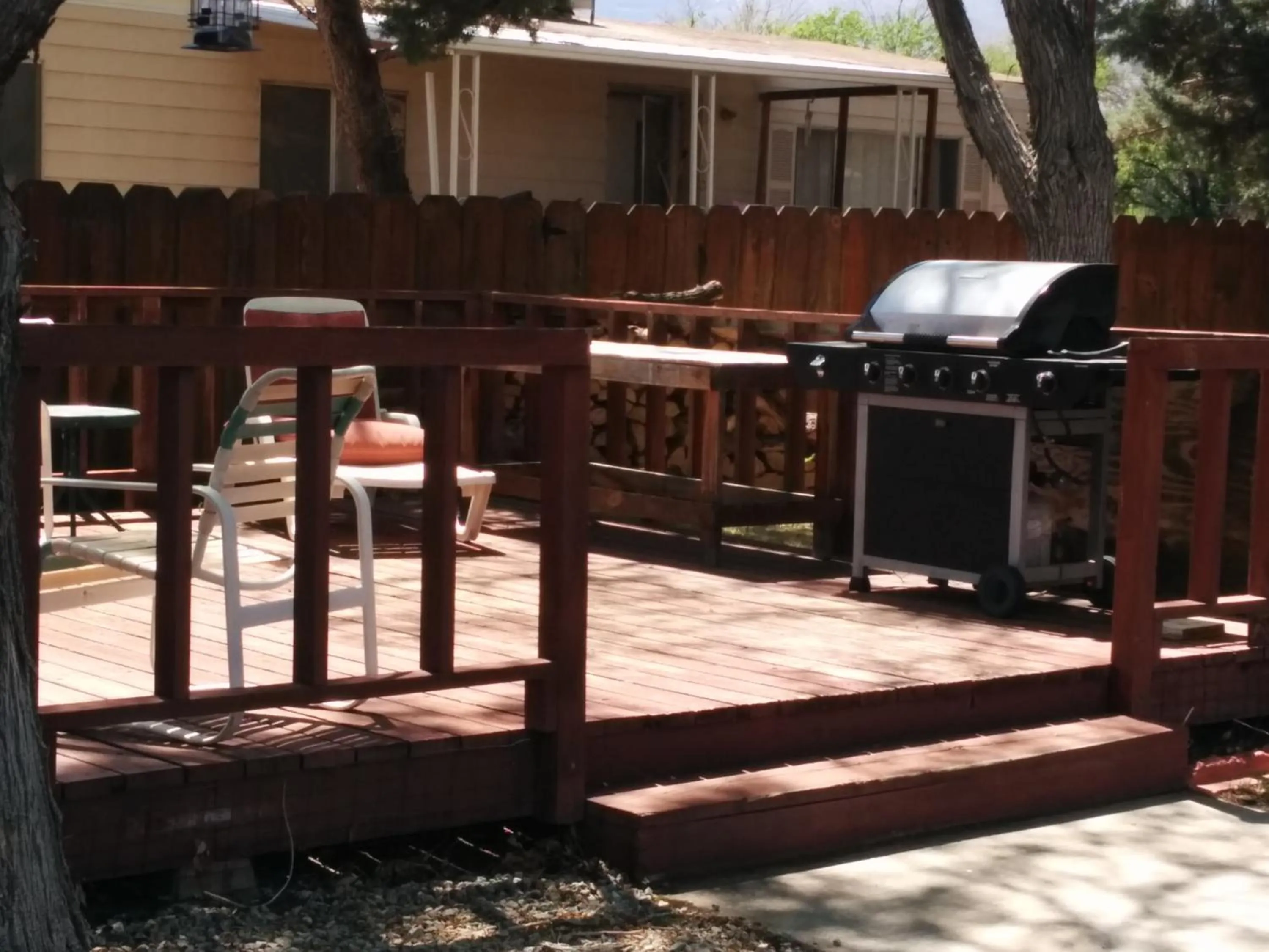 BBQ facilities in Starlight Motel