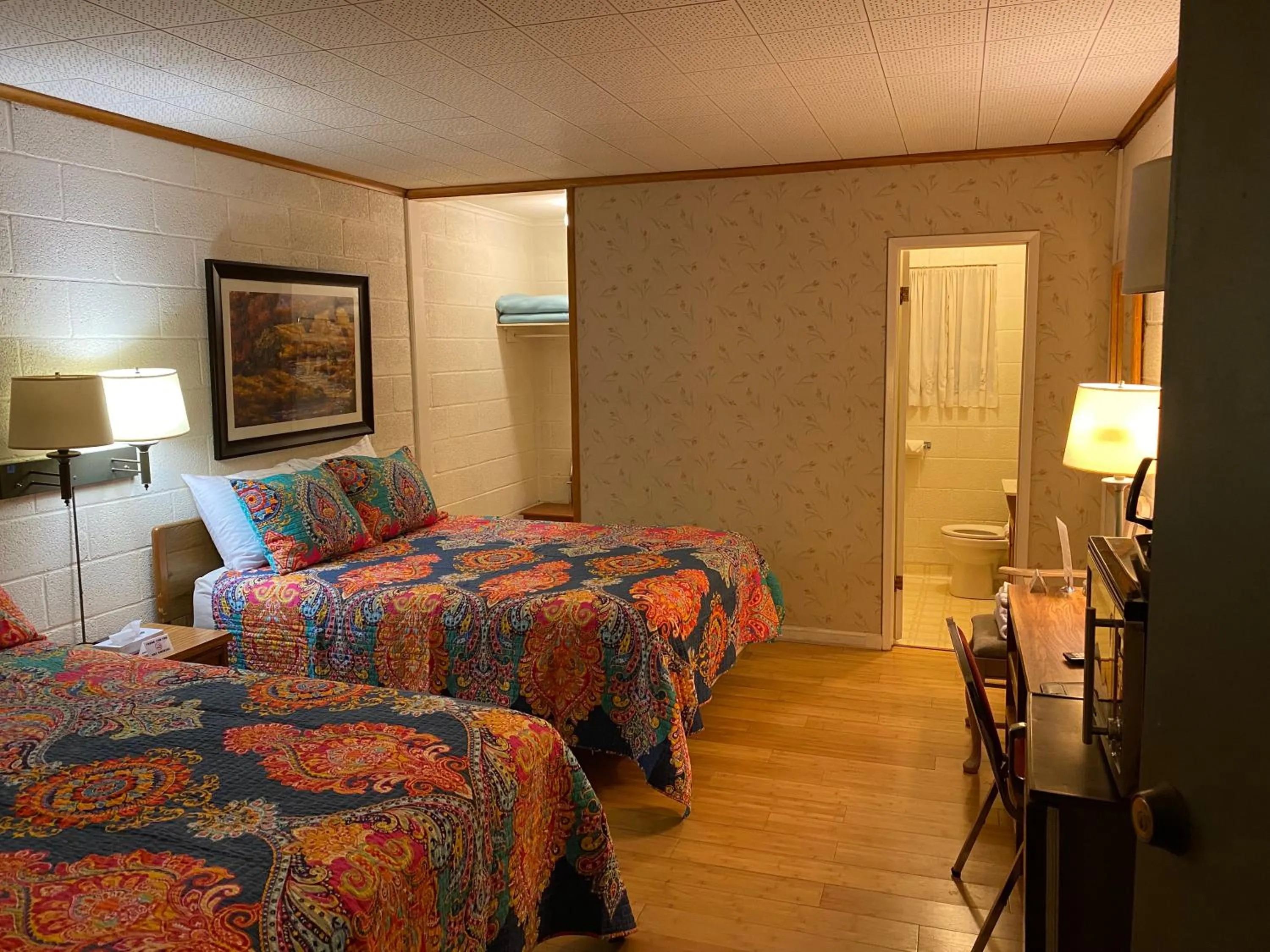 Bed in Starlight Motel