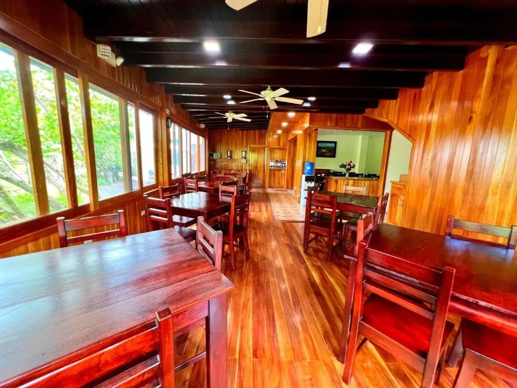 Restaurant/places to eat in Hotel Cally