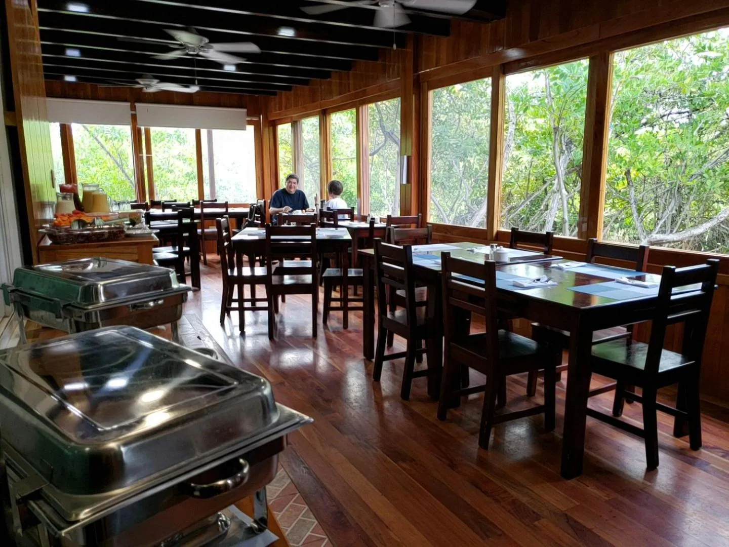 Restaurant/places to eat in Hotel Cally