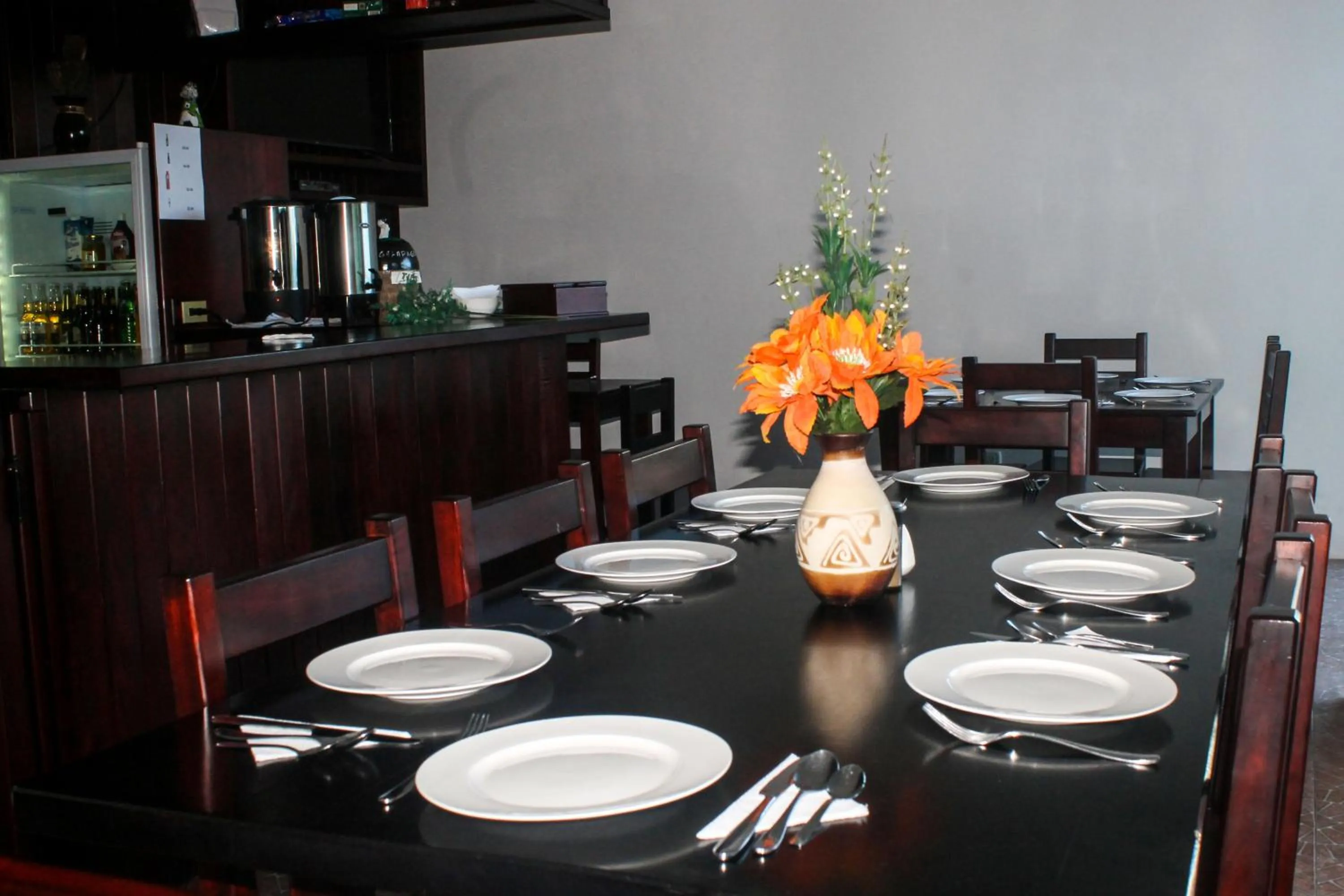 Restaurant/places to eat in Hotel Cally