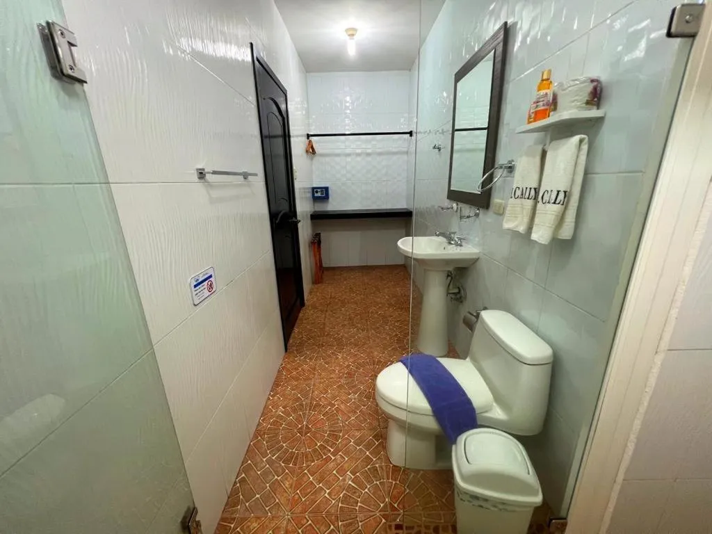 Bathroom in Hotel Cally