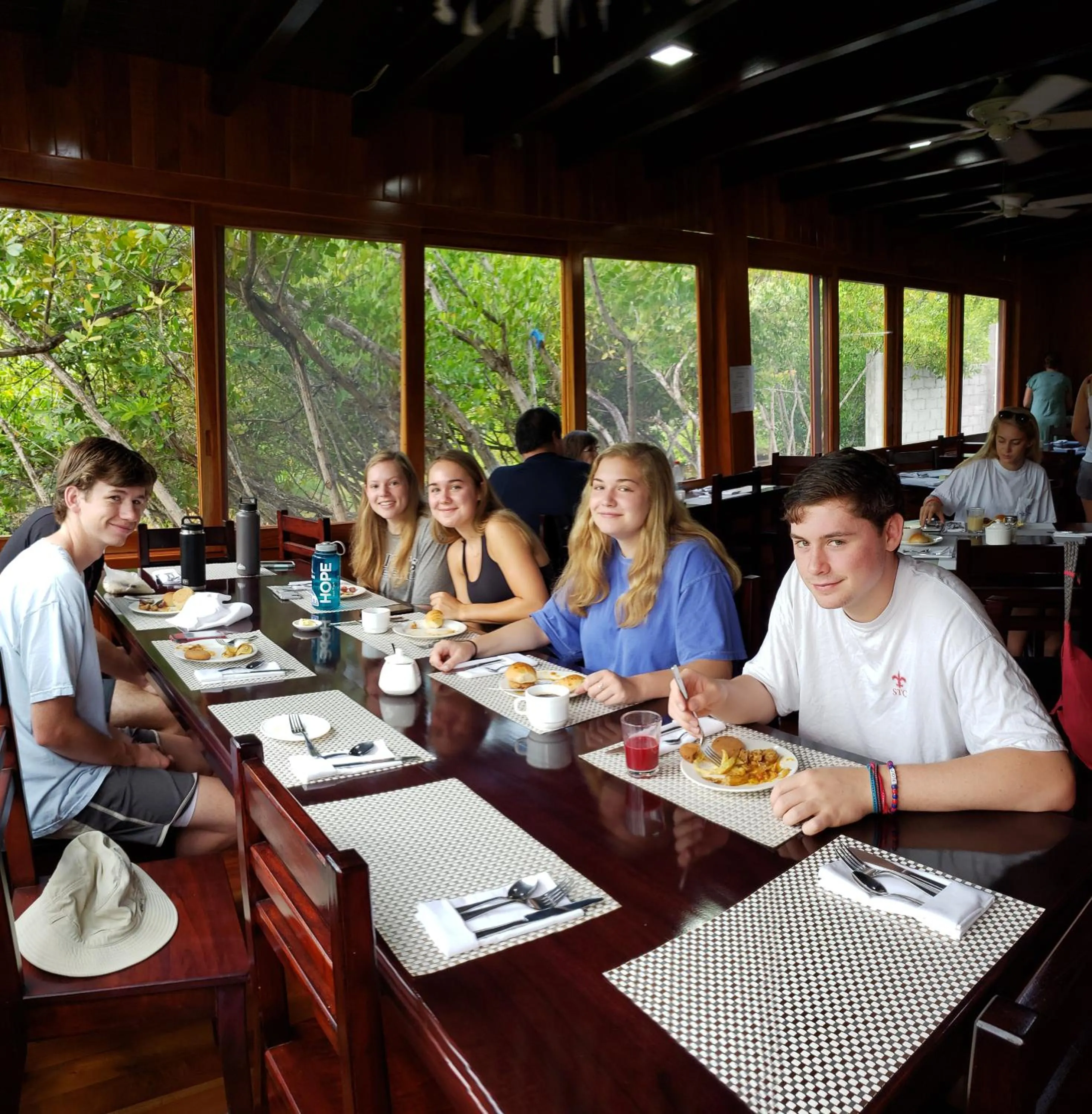 Restaurant/places to eat in Hotel Cally