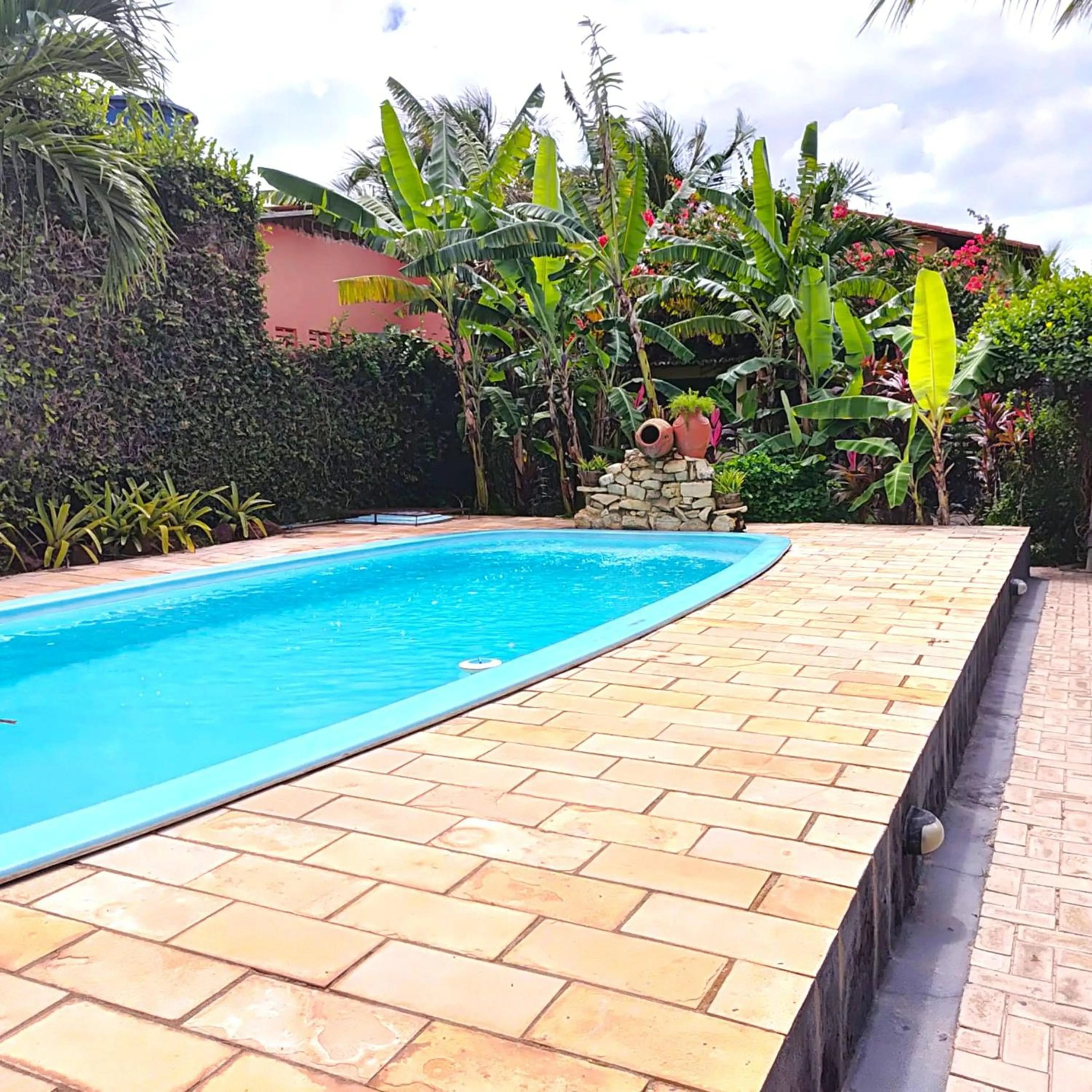 Swimming pool in Pousada Ello