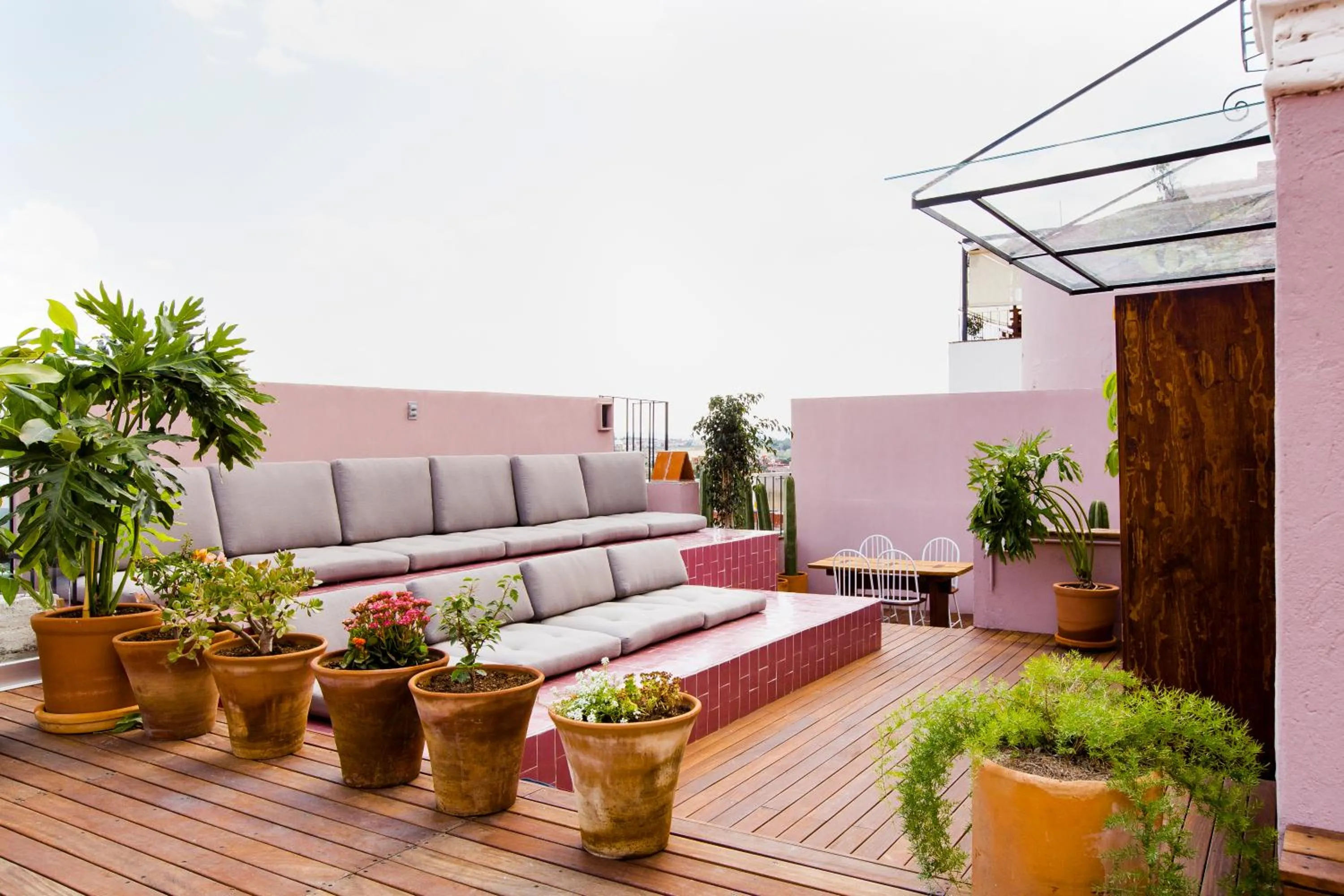 Communal lounge/ TV room in Selina San Miguel de Allende