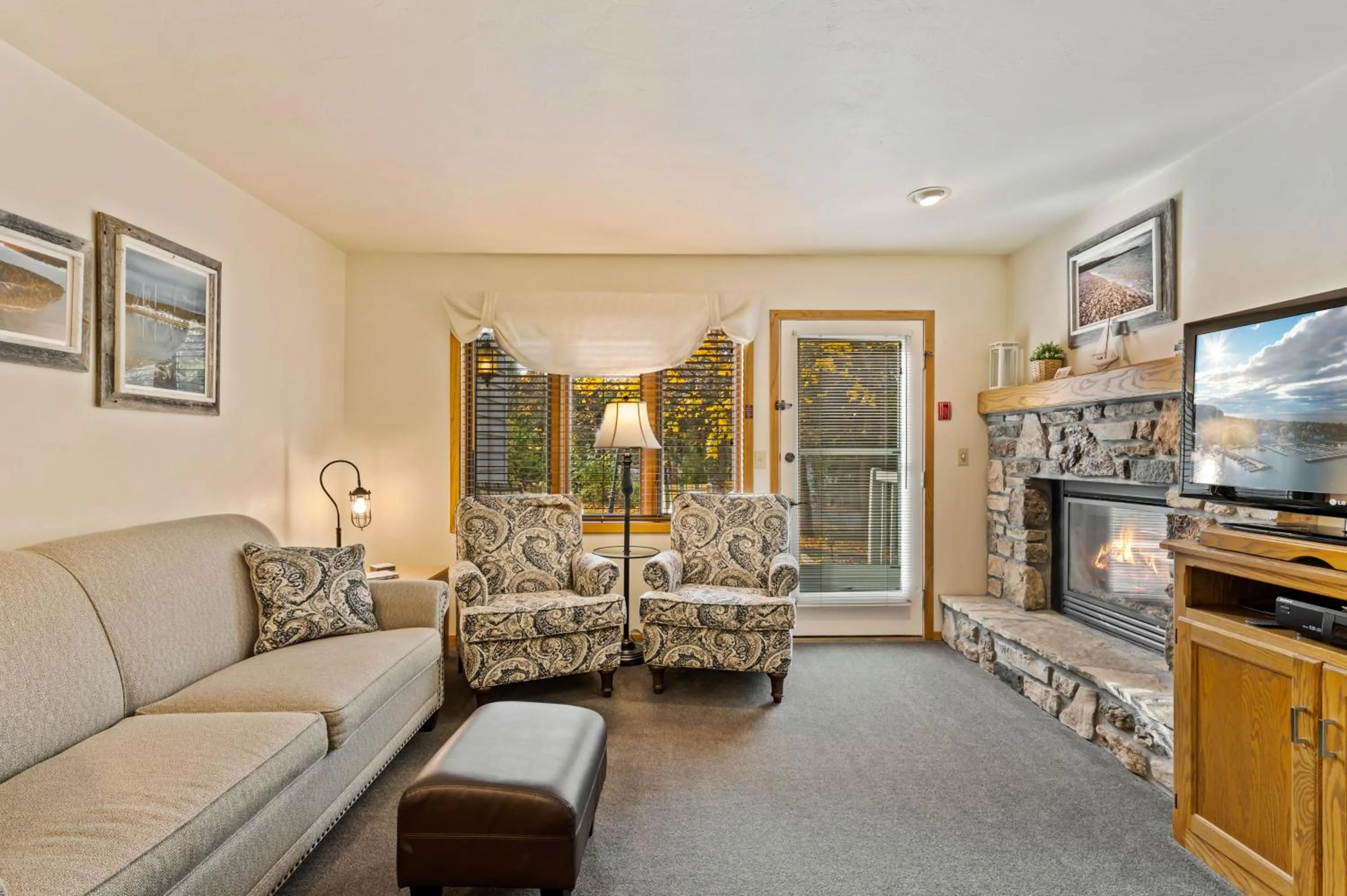 Living room in Evergreen Hill Condominiums