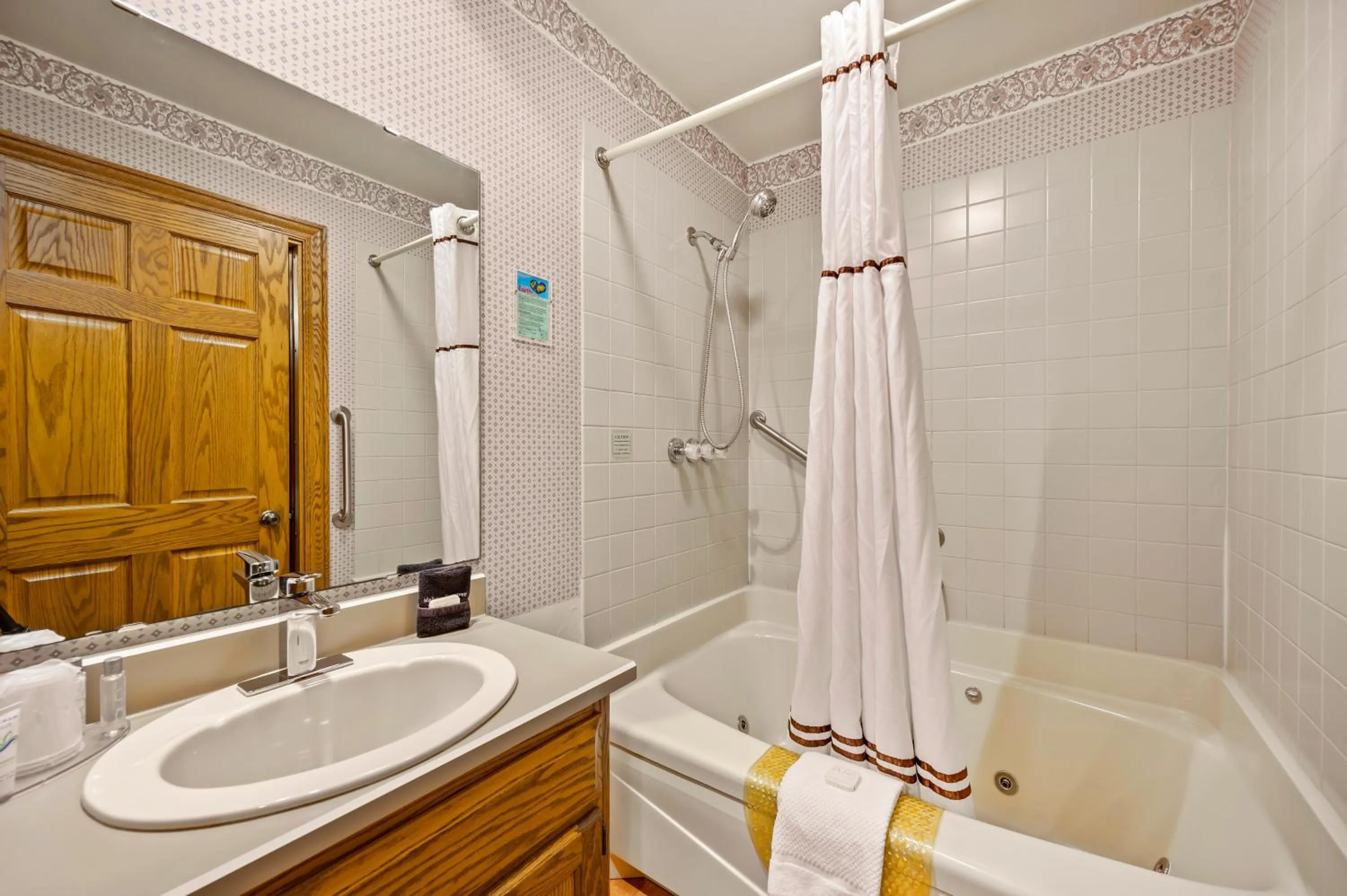 Bathroom in Evergreen Hill Condominiums