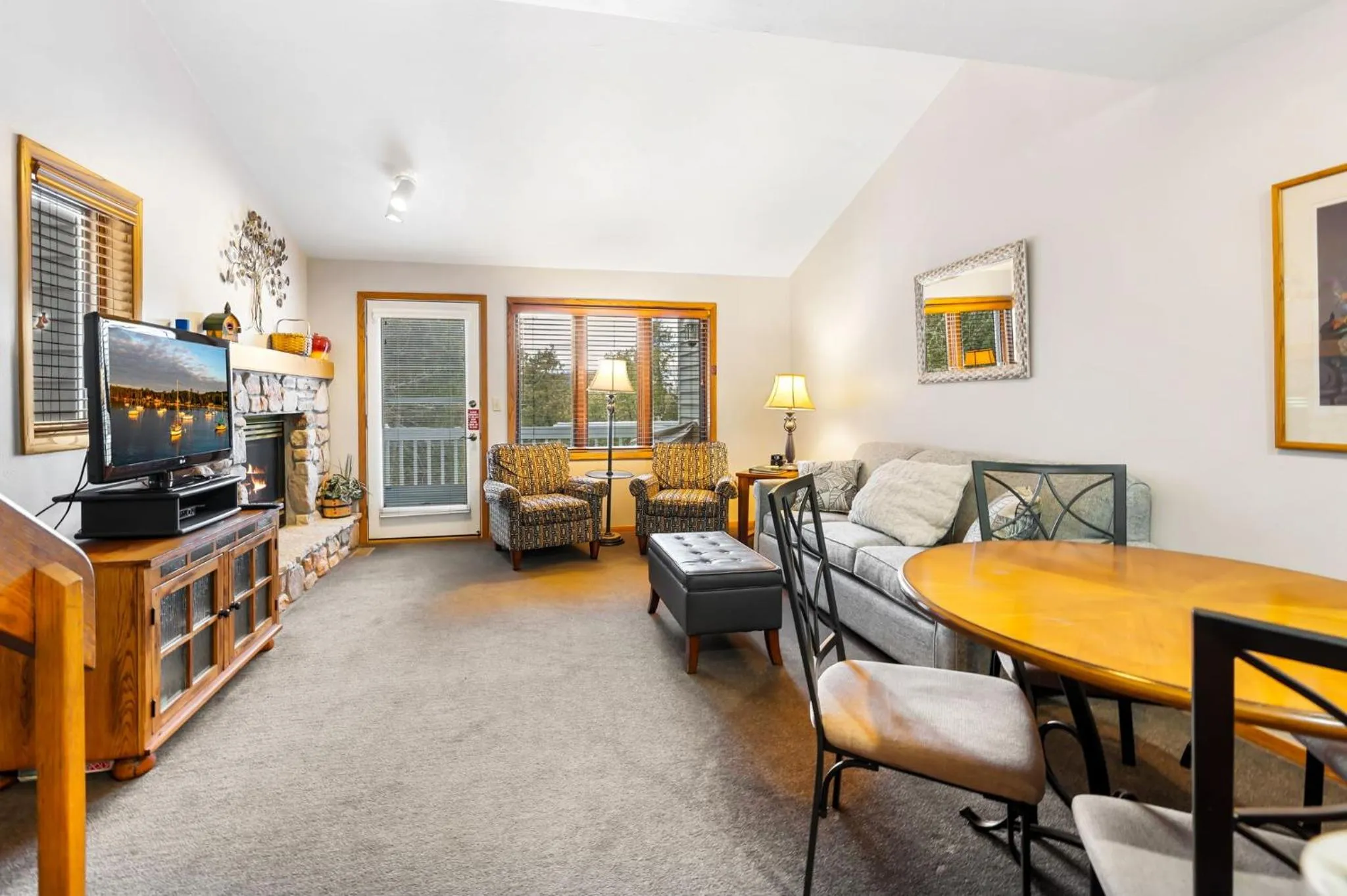 Living room in Evergreen Hill Condominiums