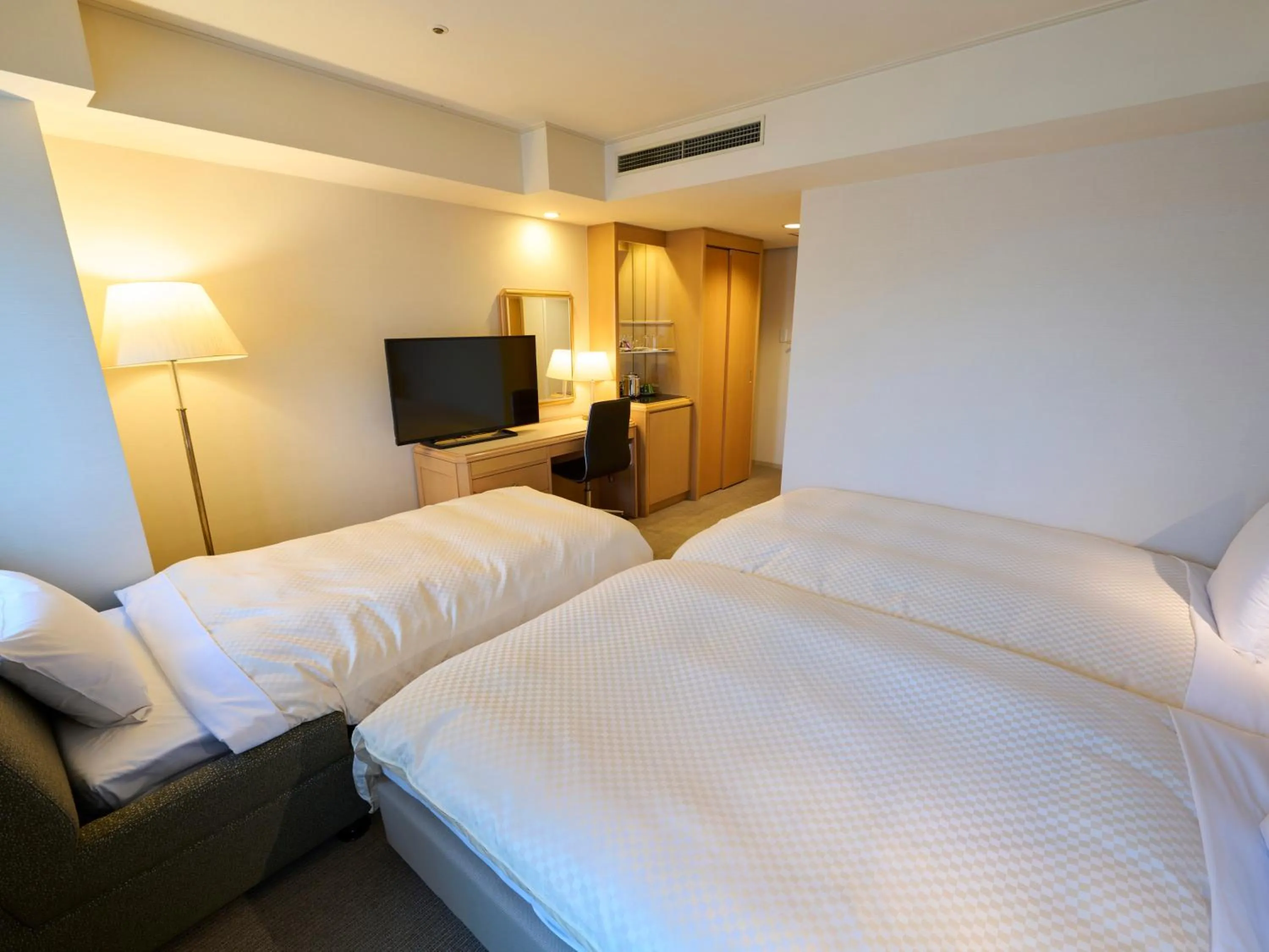 Photo of the whole room, Bed in Utsunomiya Tobu Hotel Grande