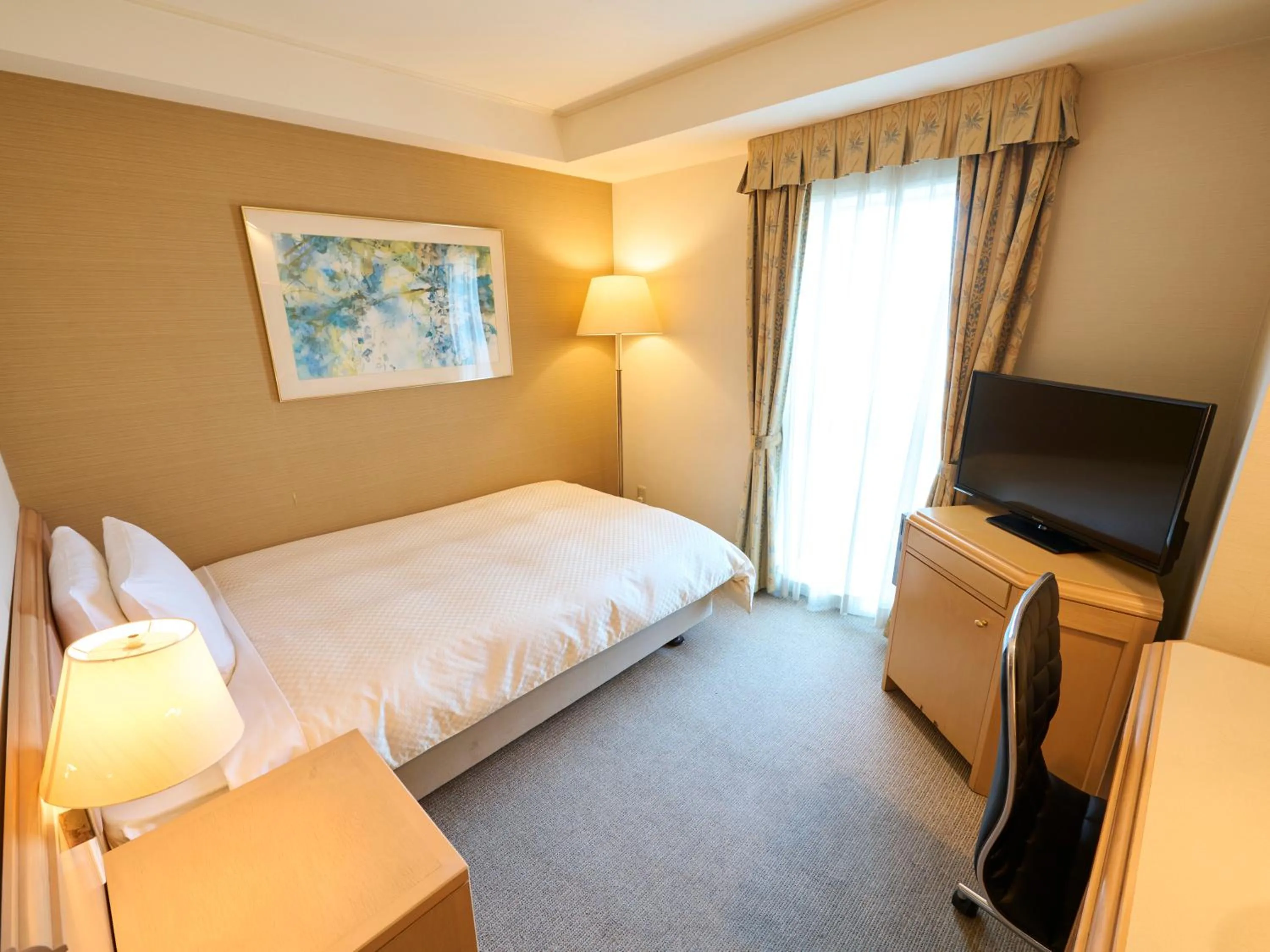 Photo of the whole room, Bed in Utsunomiya Tobu Hotel Grande