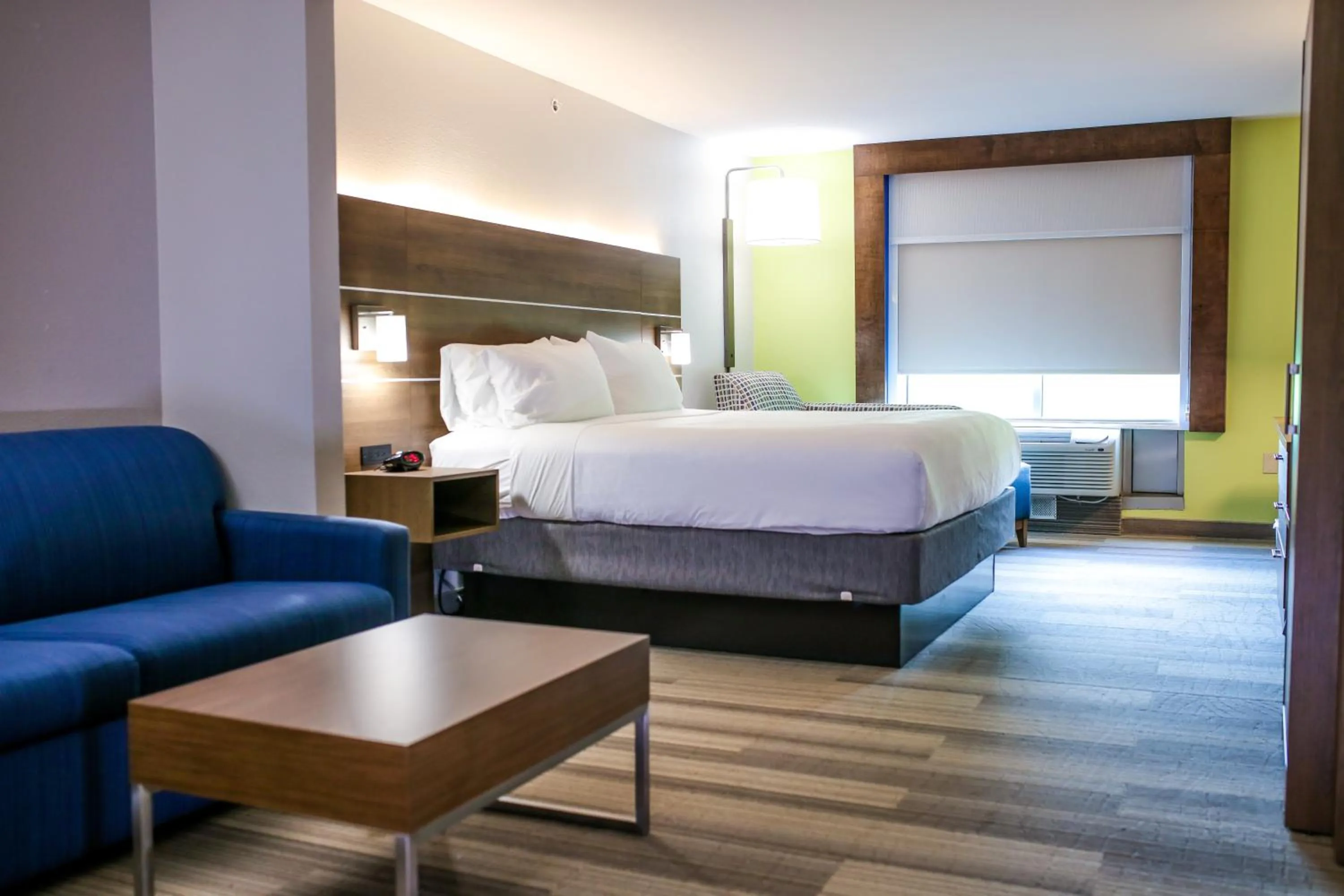 Photo of the whole room, Bed in Holiday Inn Express Hotel & Suites Memphis/Germantown by IHG