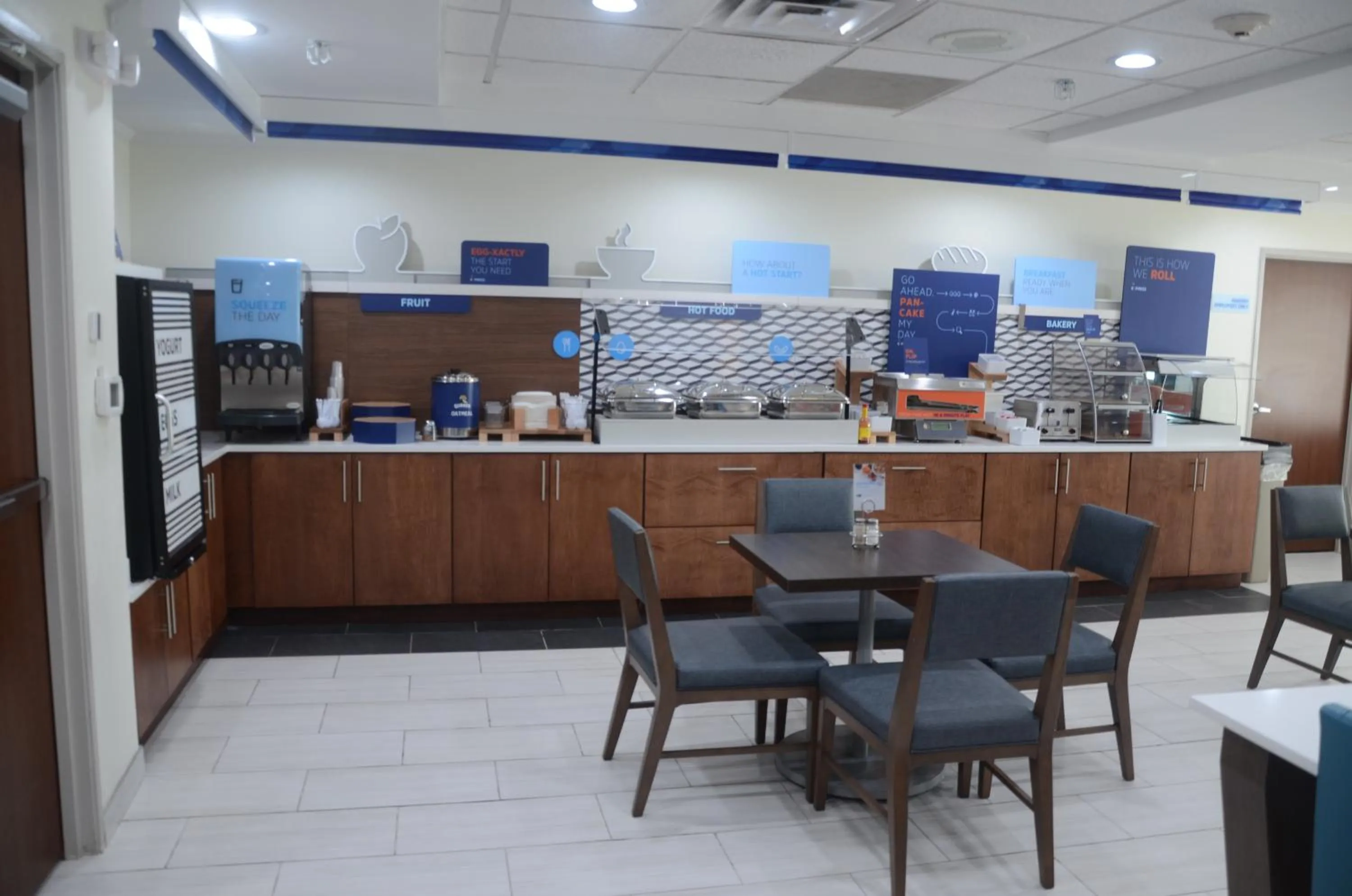 Breakfast in Holiday Inn Express Hotel & Suites Memphis/Germantown by IHG