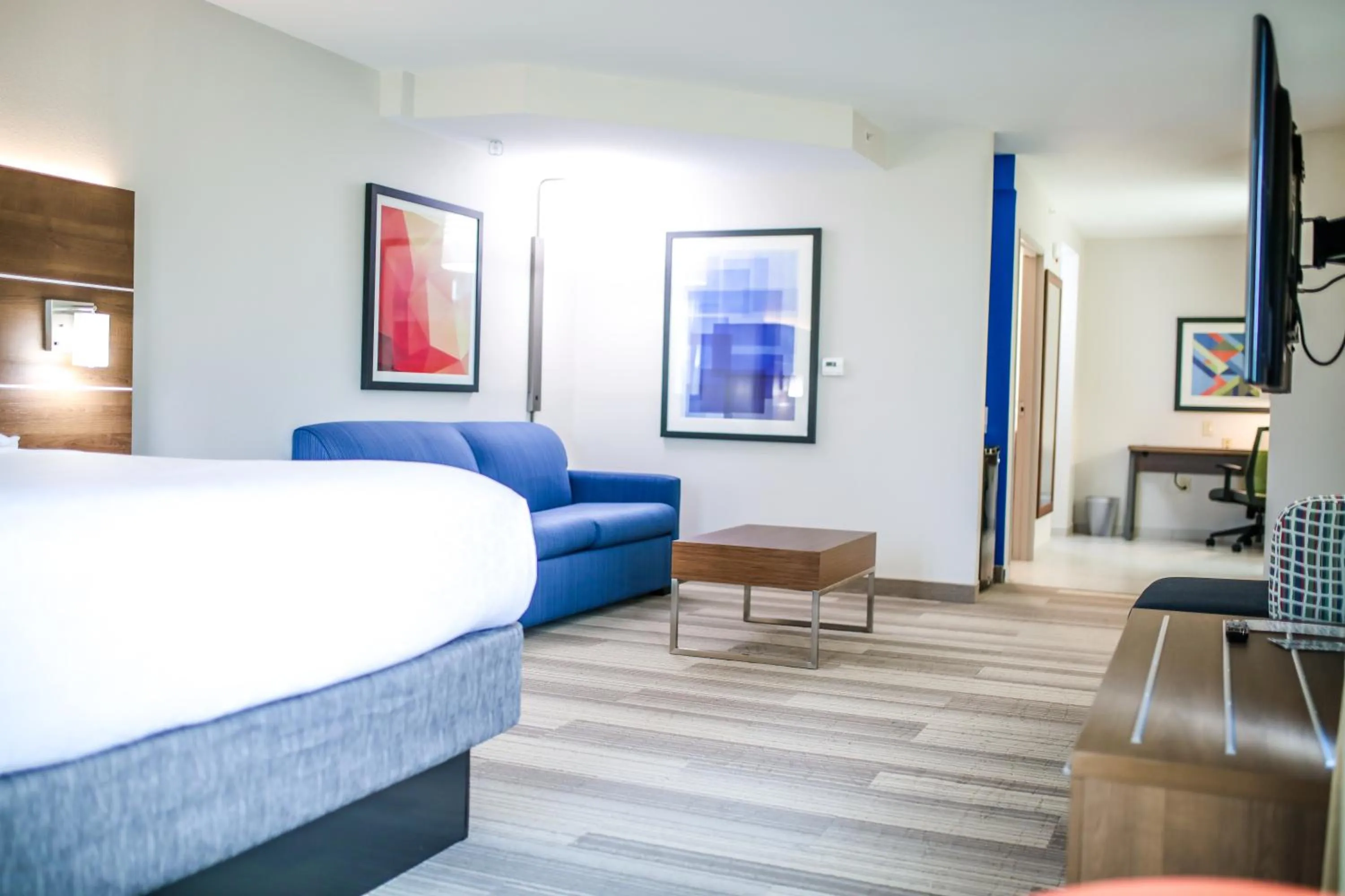 Photo of the whole room, Bed in Holiday Inn Express Hotel & Suites Memphis/Germantown by IHG