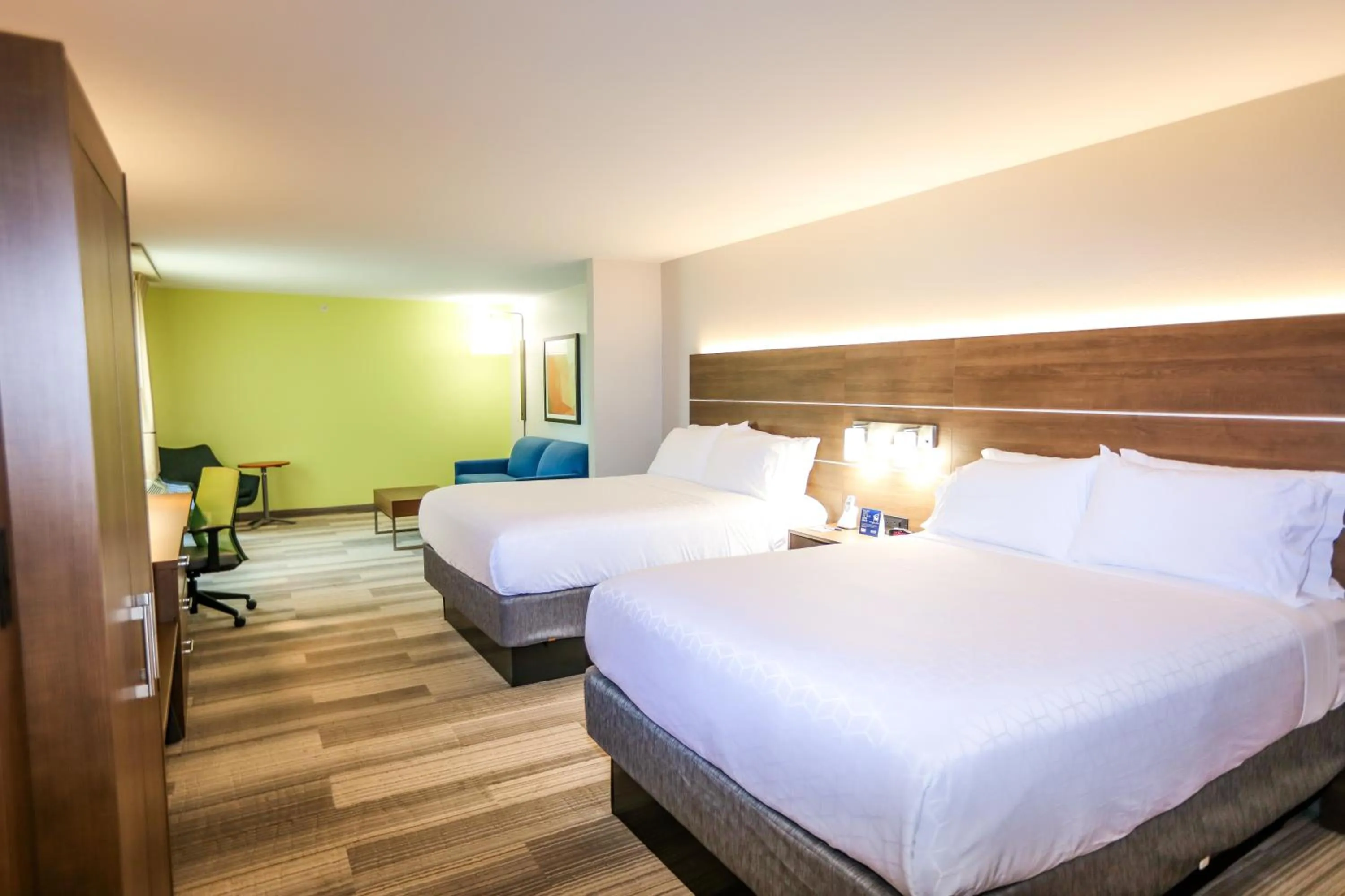 Photo of the whole room, Bed in Holiday Inn Express Hotel & Suites Memphis/Germantown by IHG