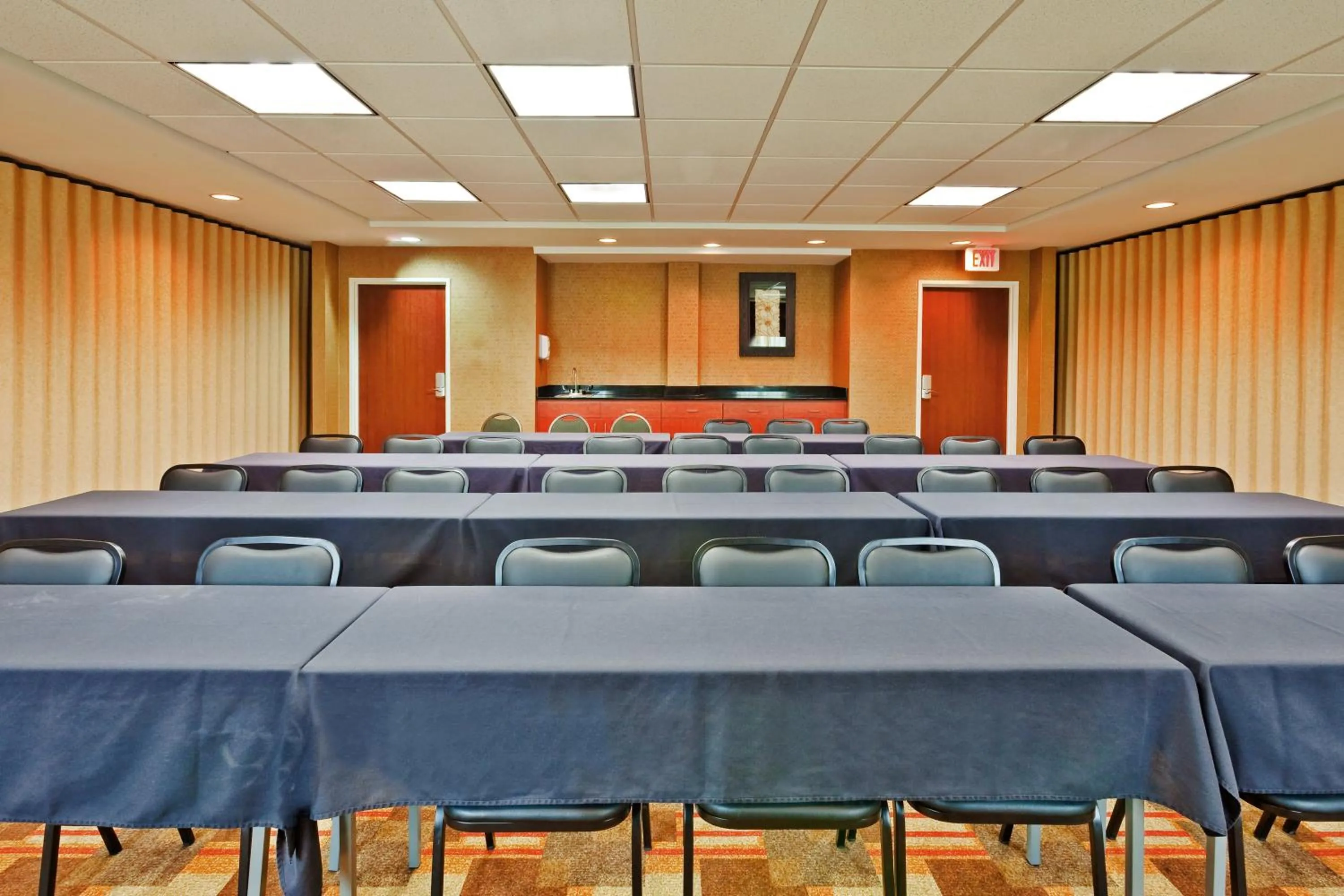 Meeting/conference room in Holiday Inn Express Hotel & Suites Memphis/Germantown by IHG