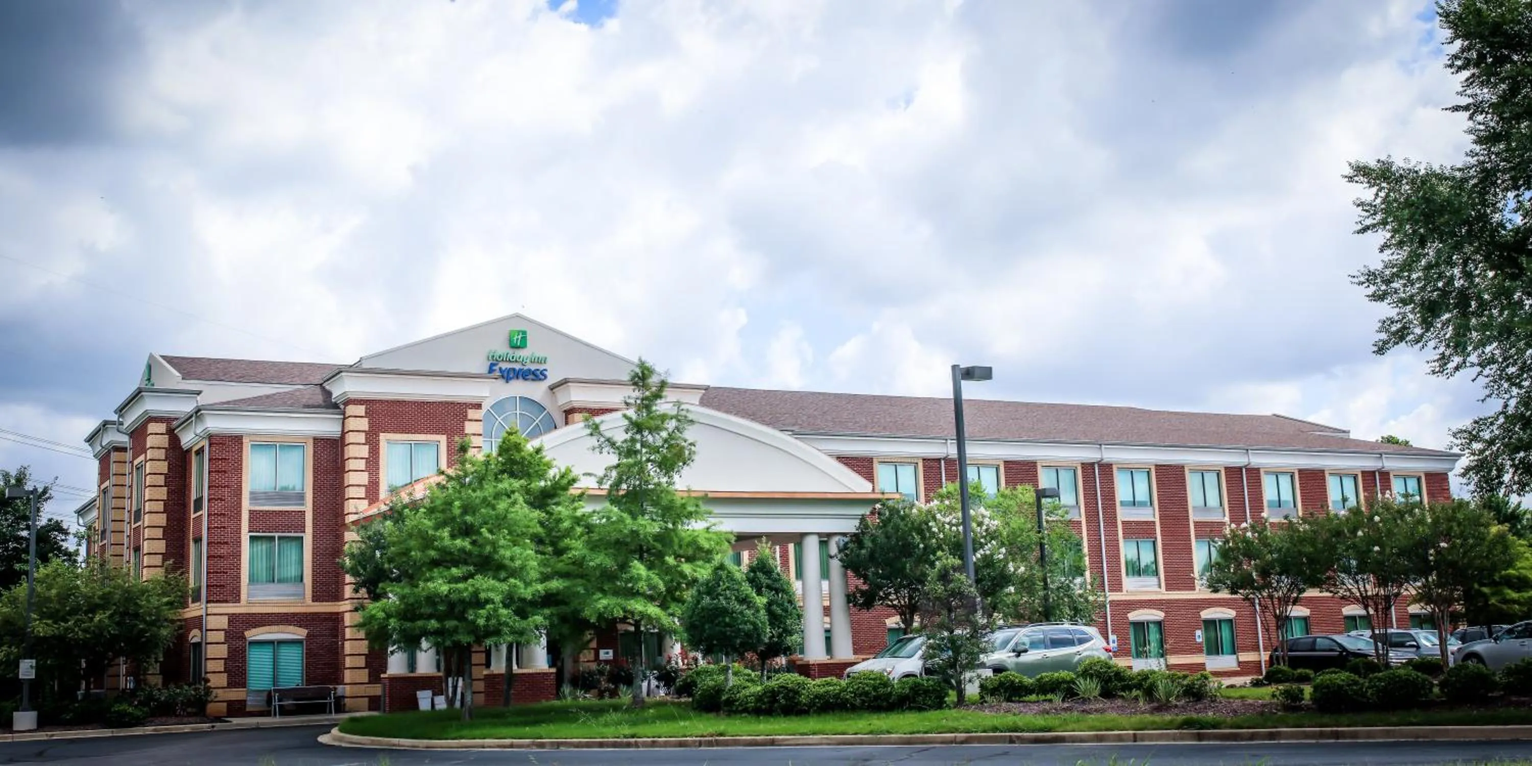 Property building in Holiday Inn Express Hotel & Suites Memphis/Germantown by IHG