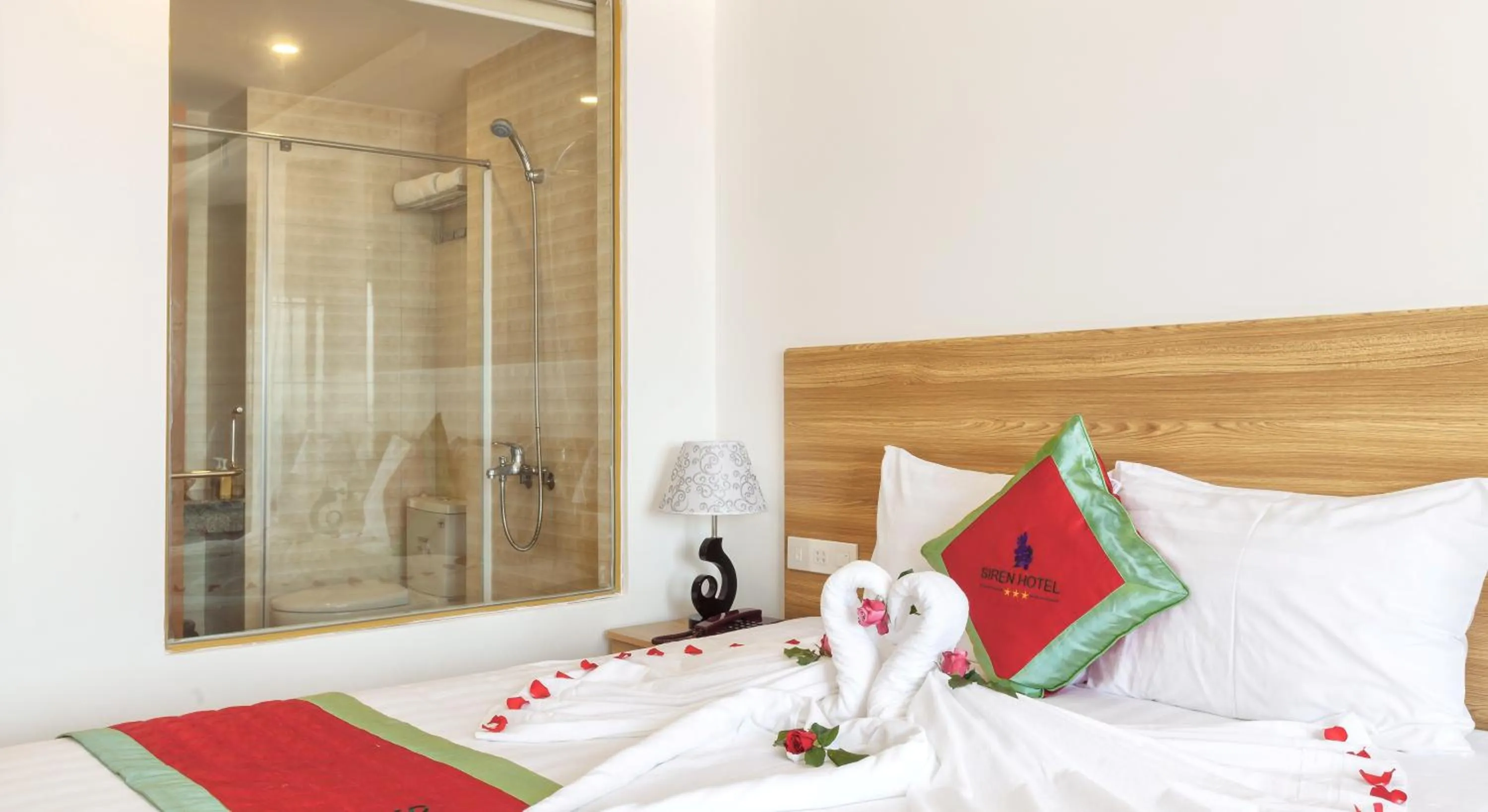 Bed in Siren Flower Hotel