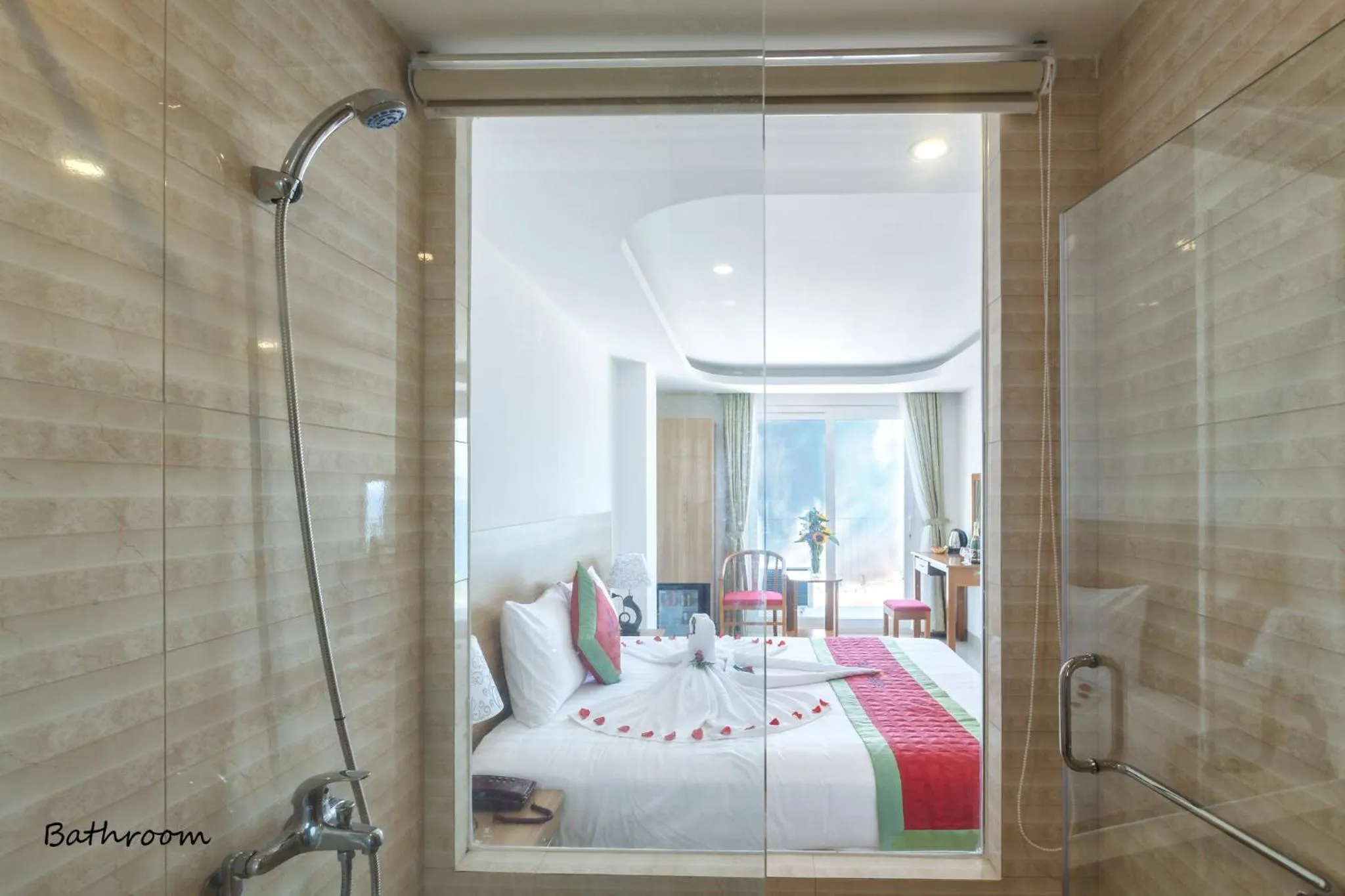 Bathroom, Bed in Siren Flower Hotel