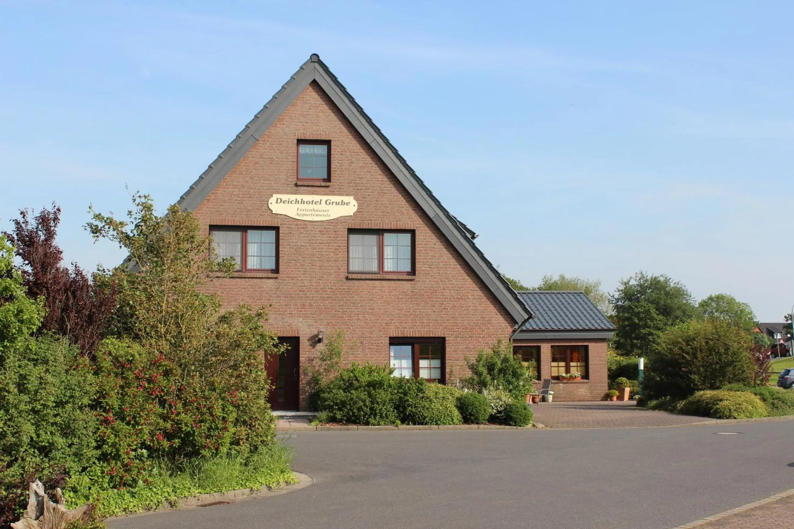 Facade/entrance in Deichhotel Grube