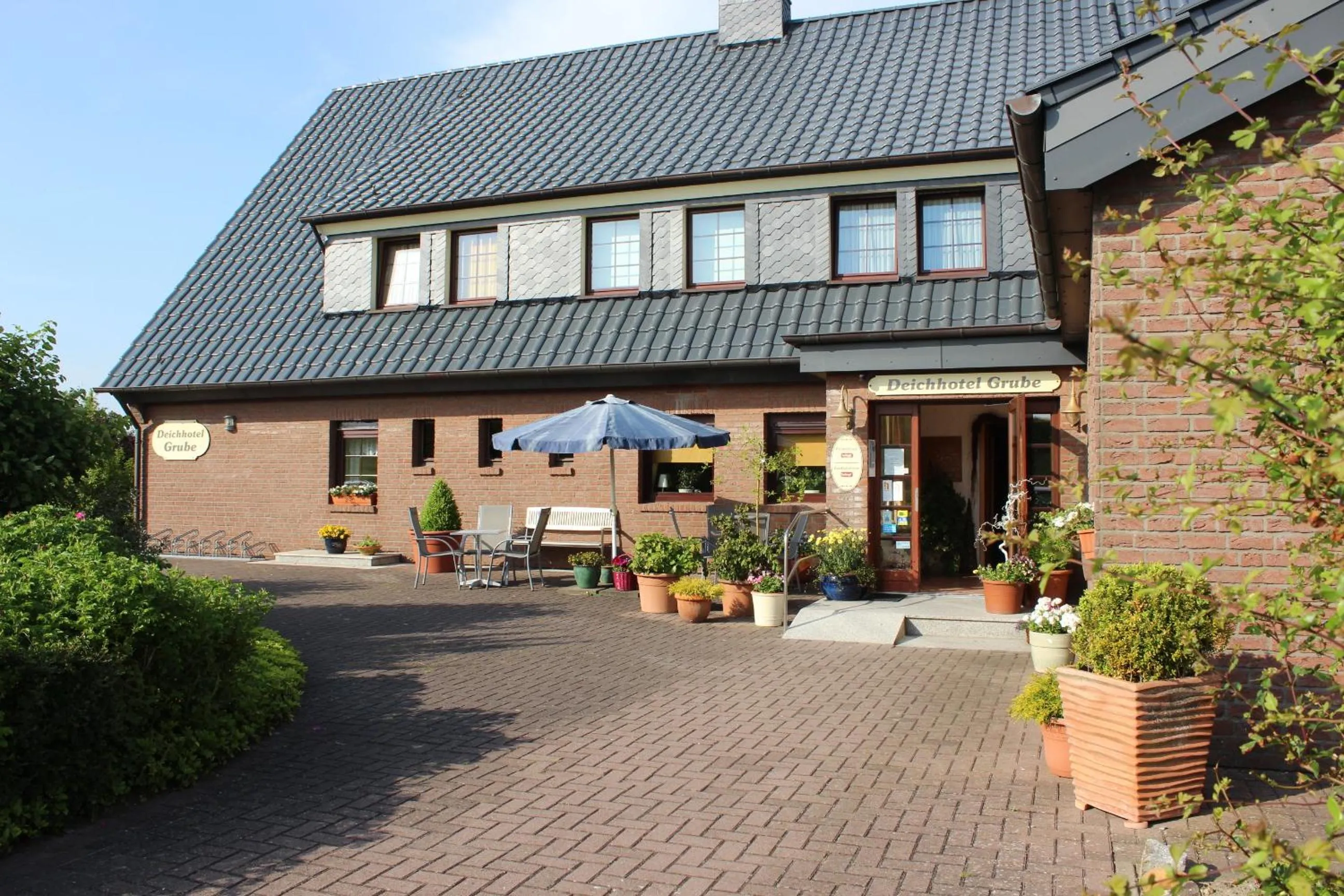 Facade/entrance in Deichhotel Grube