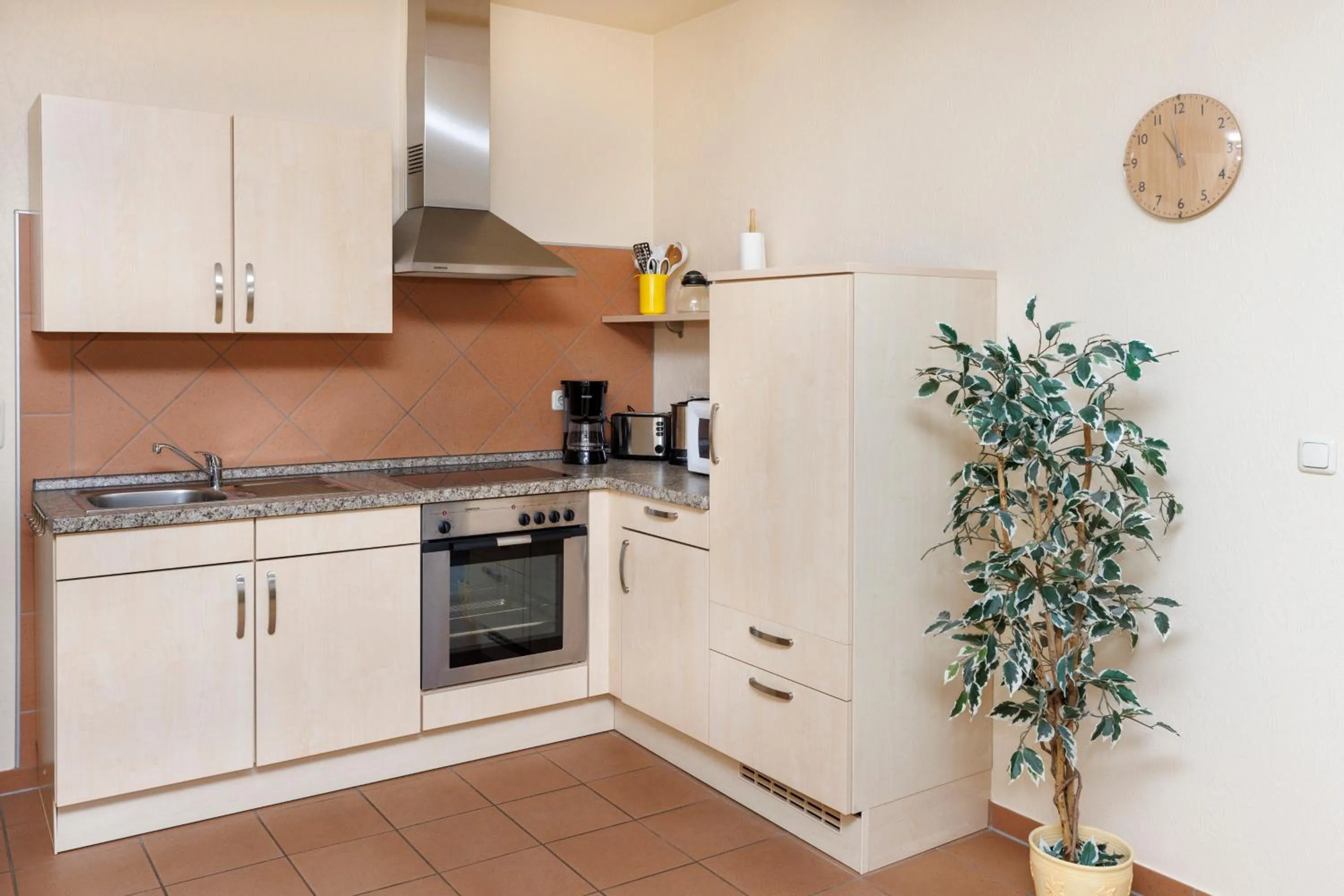 Kitchen or kitchenette in Deichhotel Grube