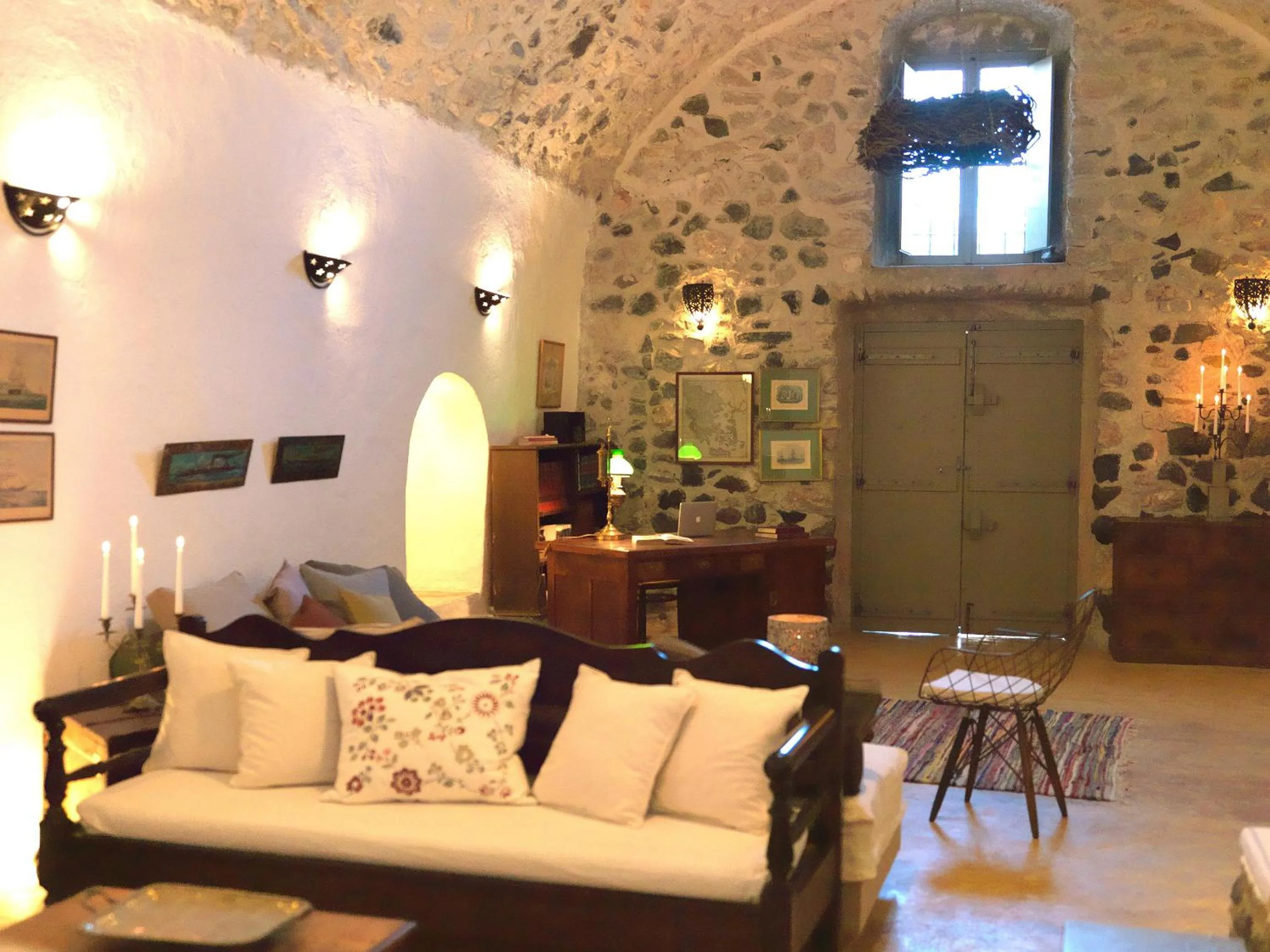 Living room in AFOURA HOUSES by K&K