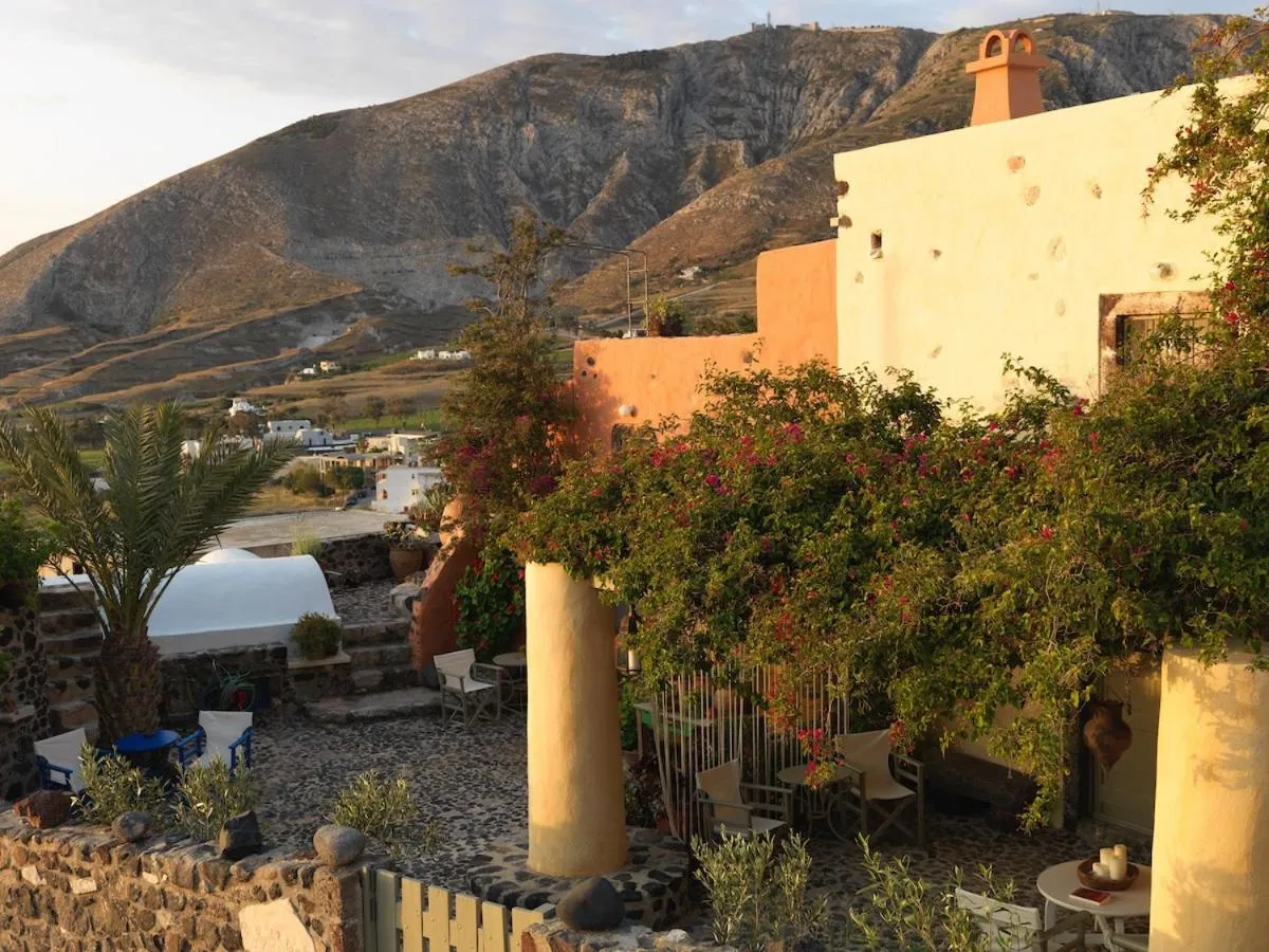 Garden in AFOURA HOUSES by K&K