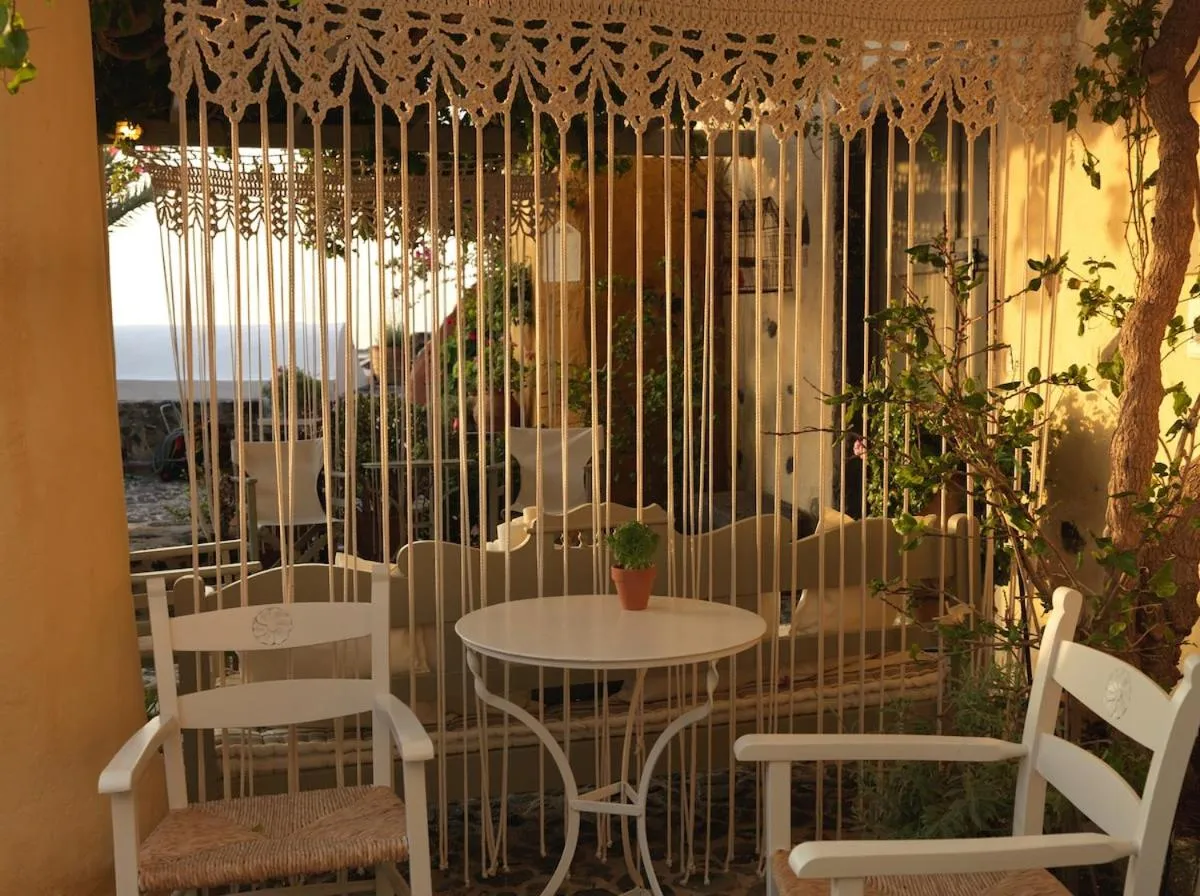 Garden in AFOURA HOUSES by K&K