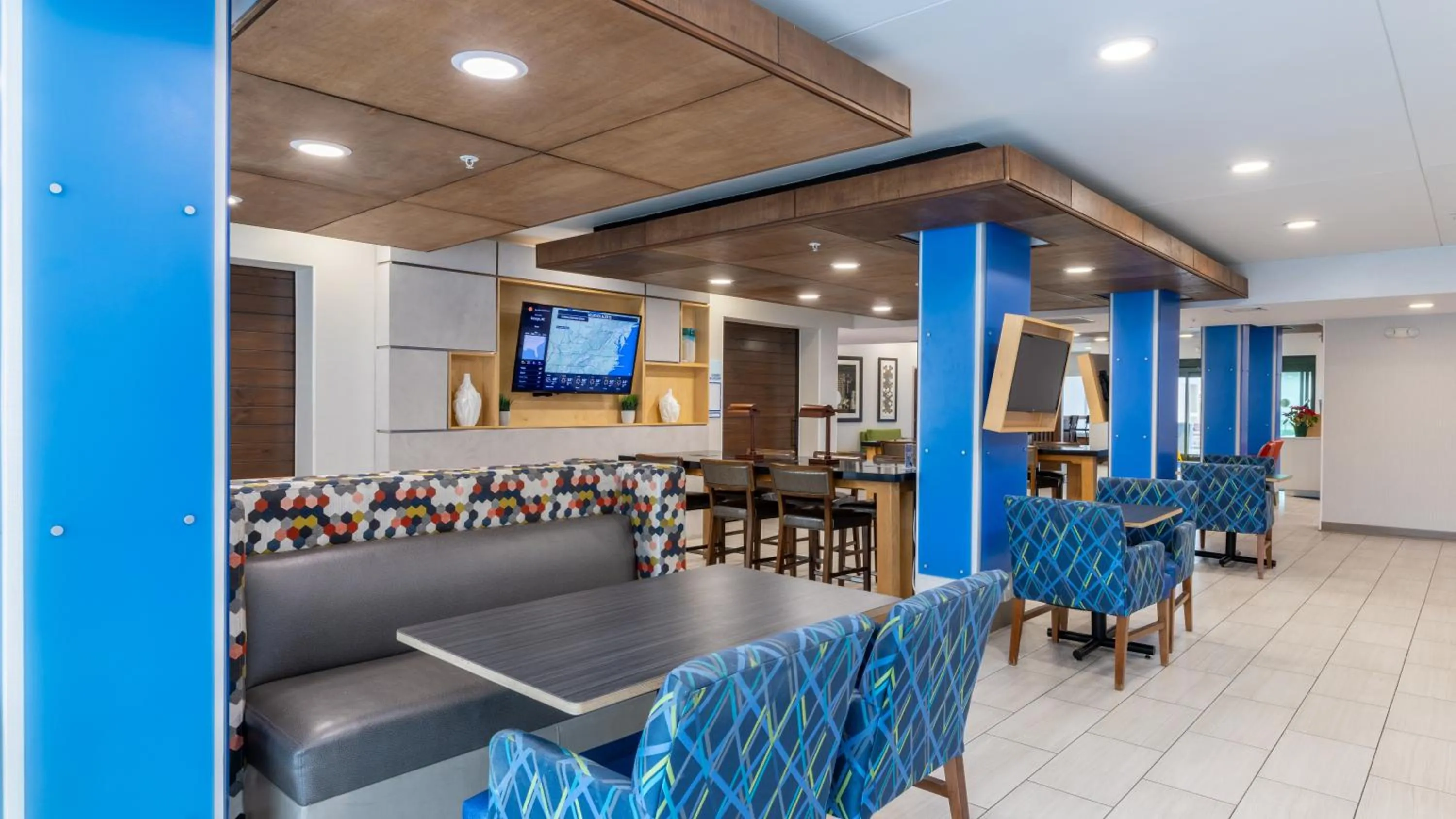 Holiday Inn Express & Suites Macon - I-475 by IHG