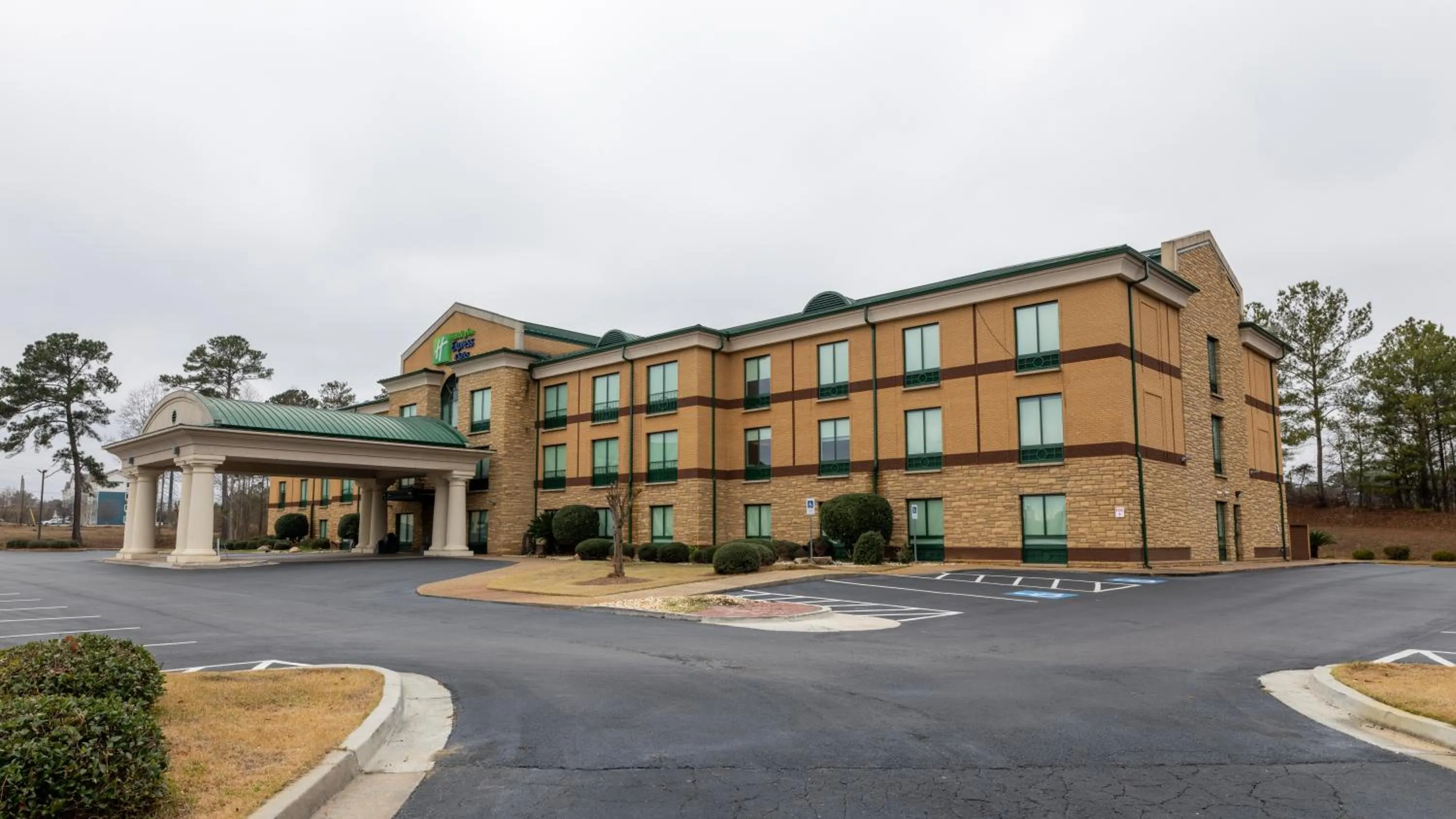 Holiday Inn Express & Suites Macon - I-475 by IHG
