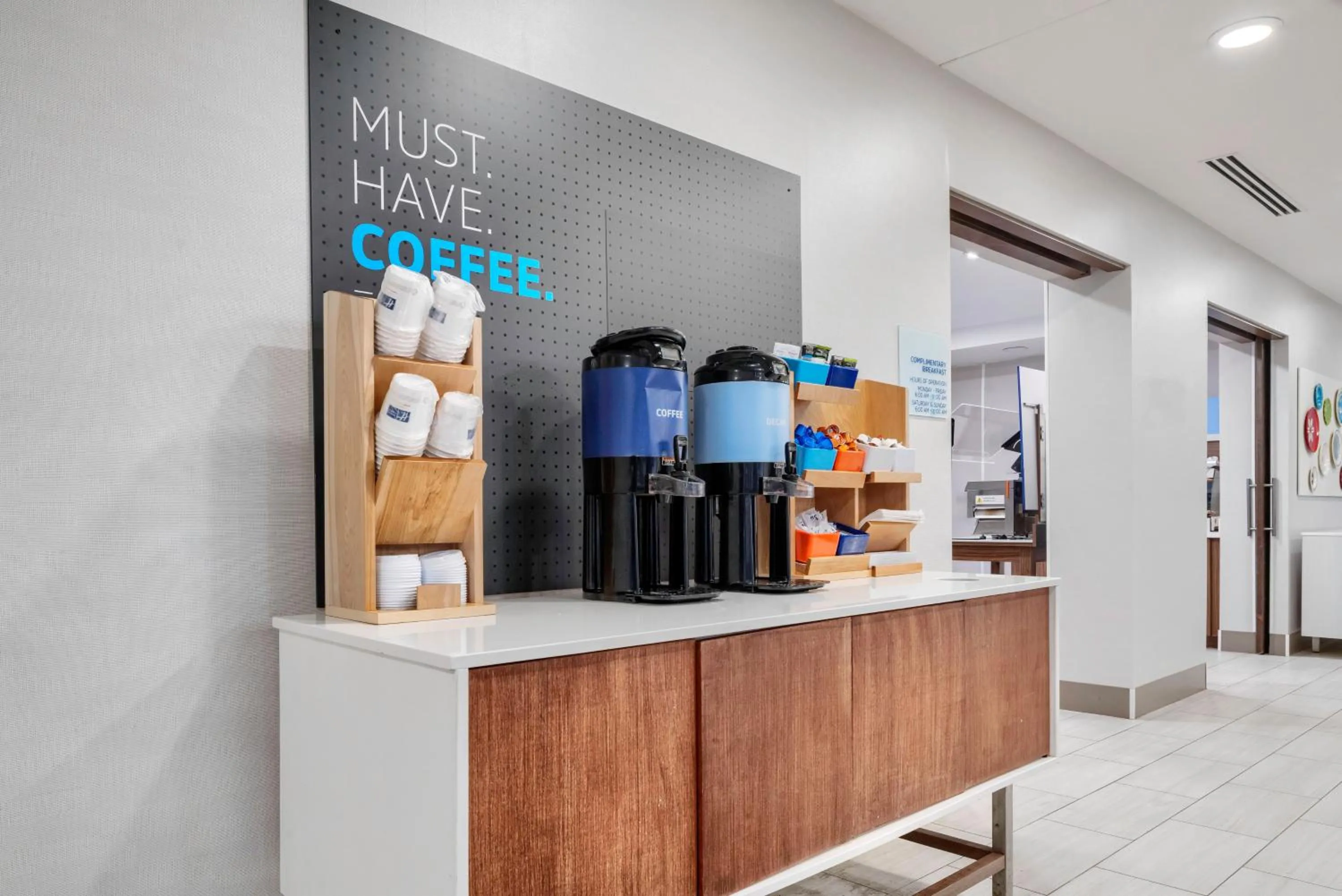 Restaurant/places to eat in Holiday Inn Express & Suites Macon - I-475 by IHG