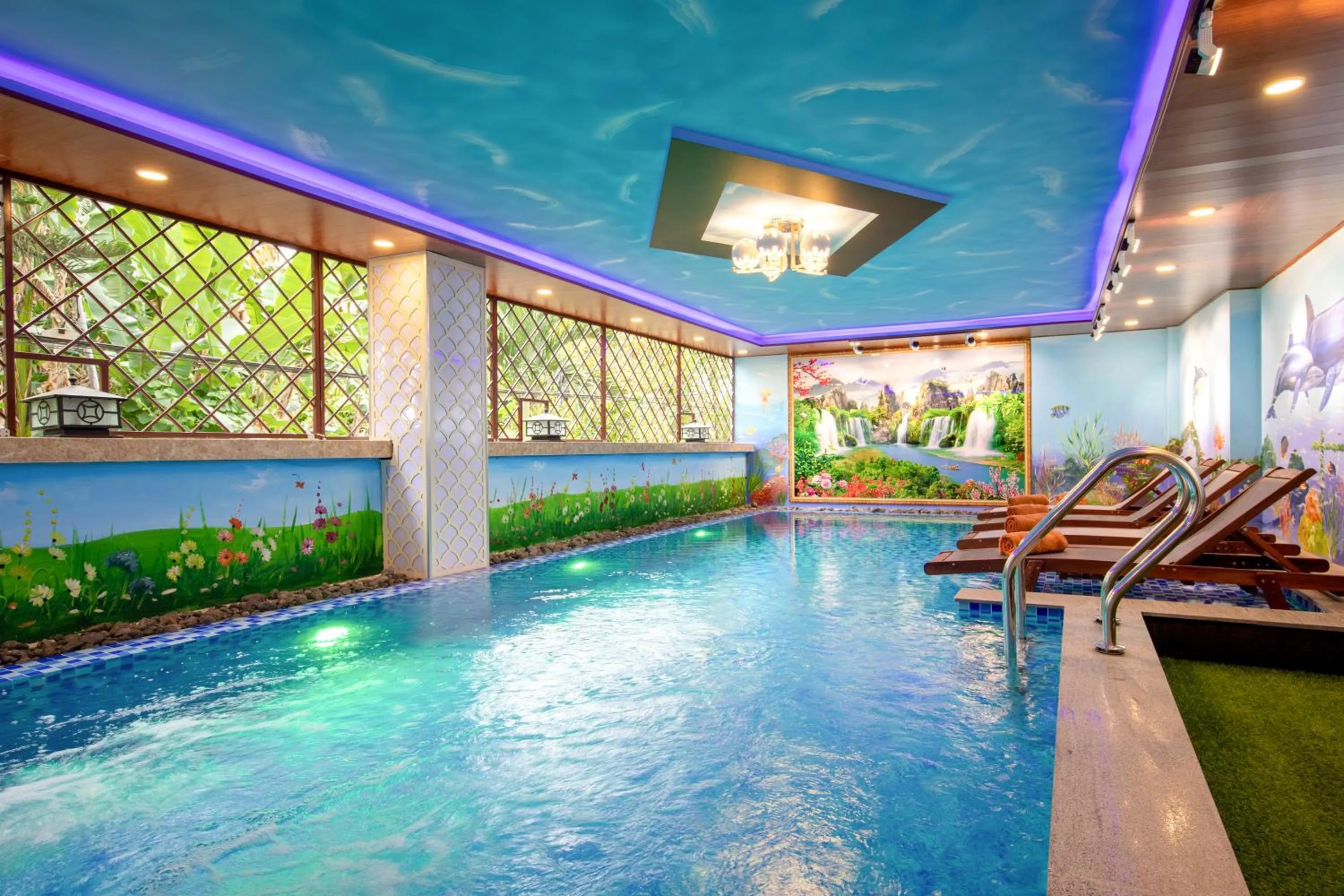 Swimming pool in Nu Ni Homestay