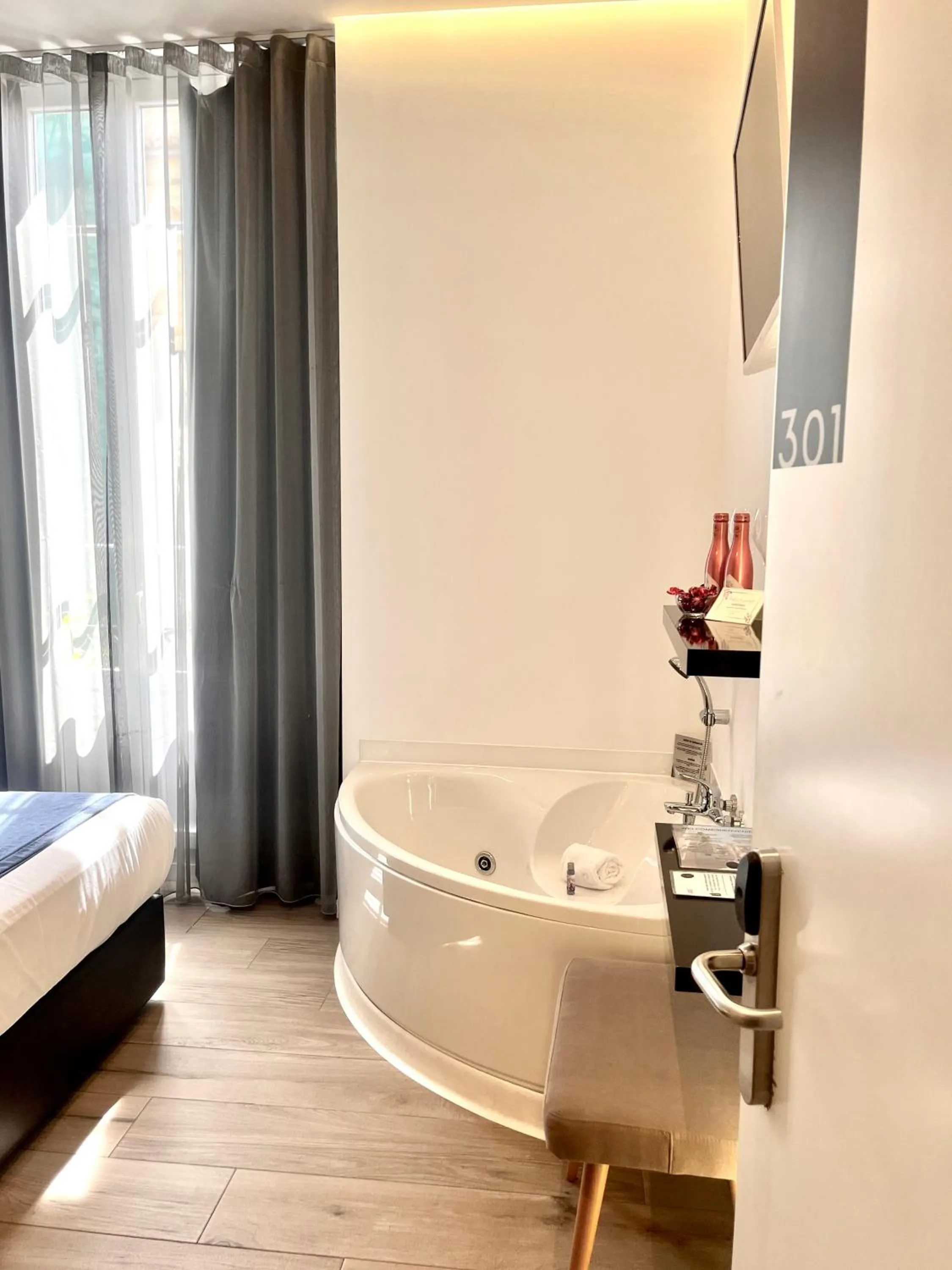 Hot Tub, Bed in Hotel El Siglo