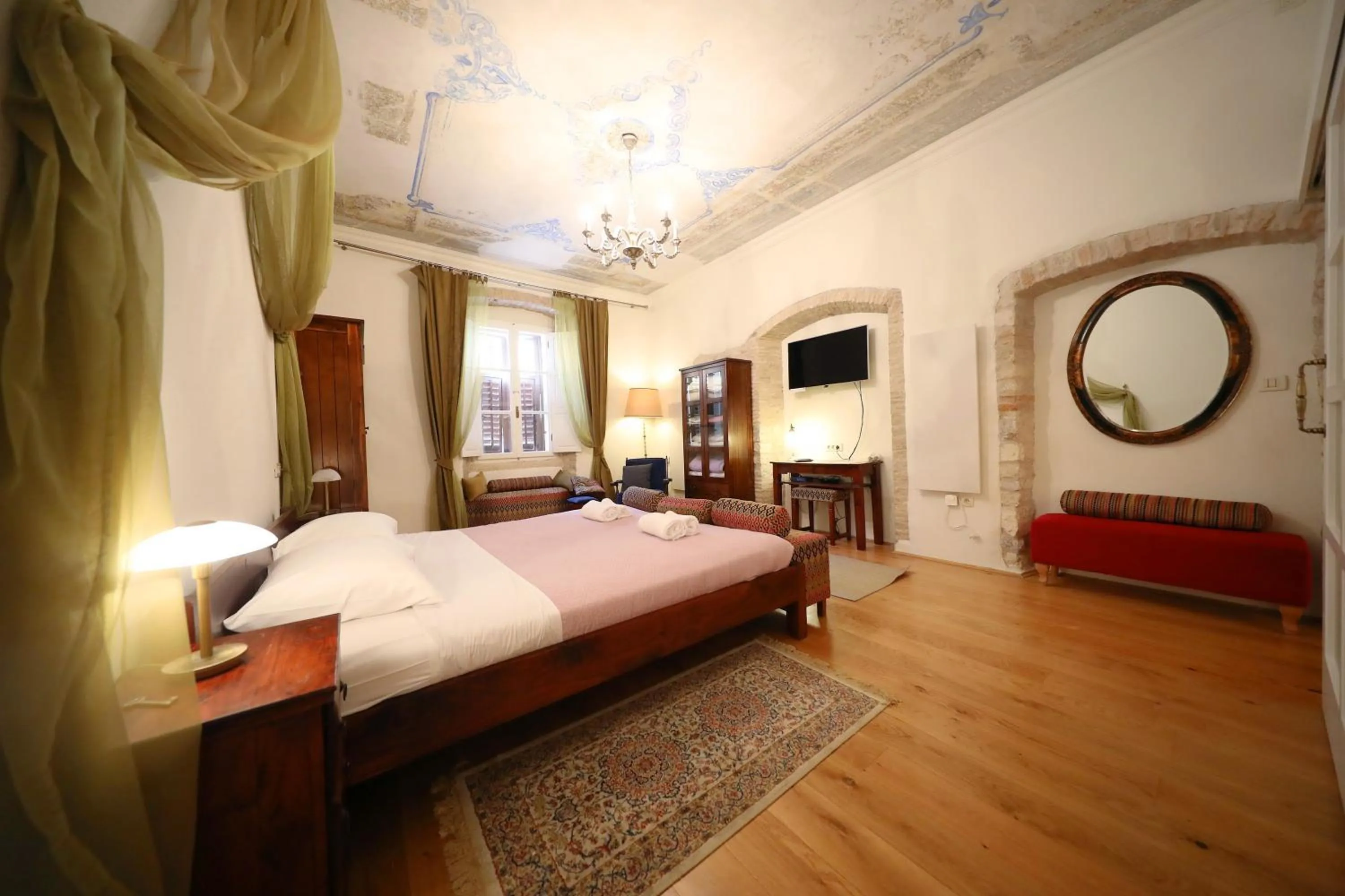 Petrizio Palace