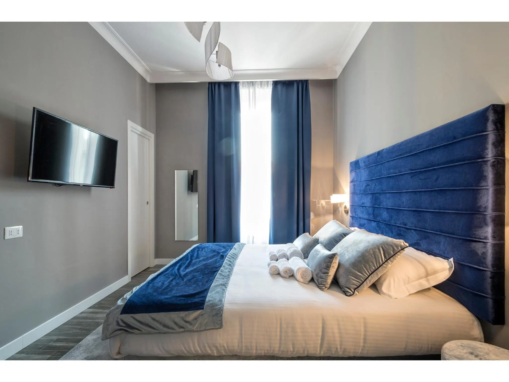 Decorative detail, Bed in Lea Luxury Rooms