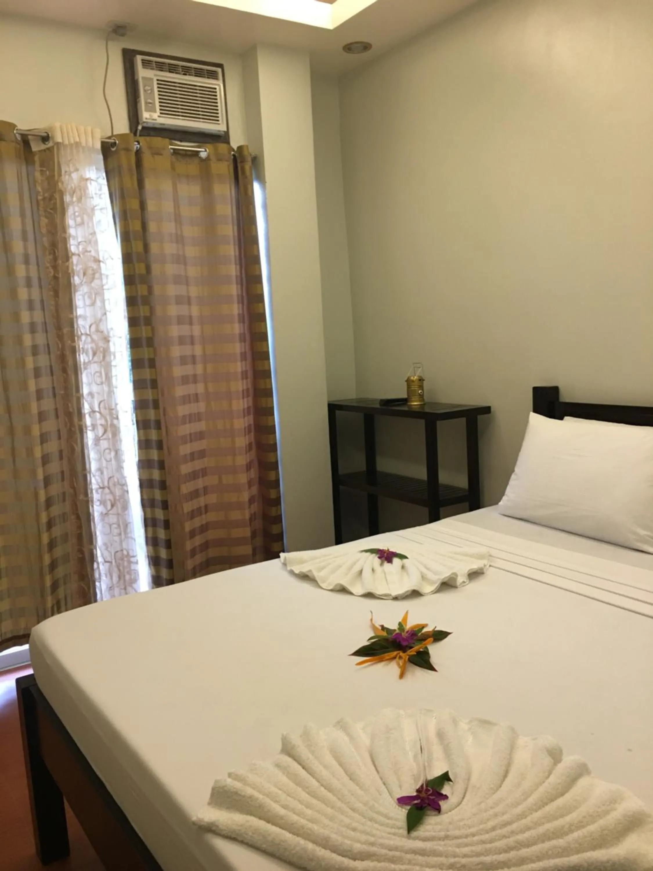 Bed in Seaslugs Travellers Inn