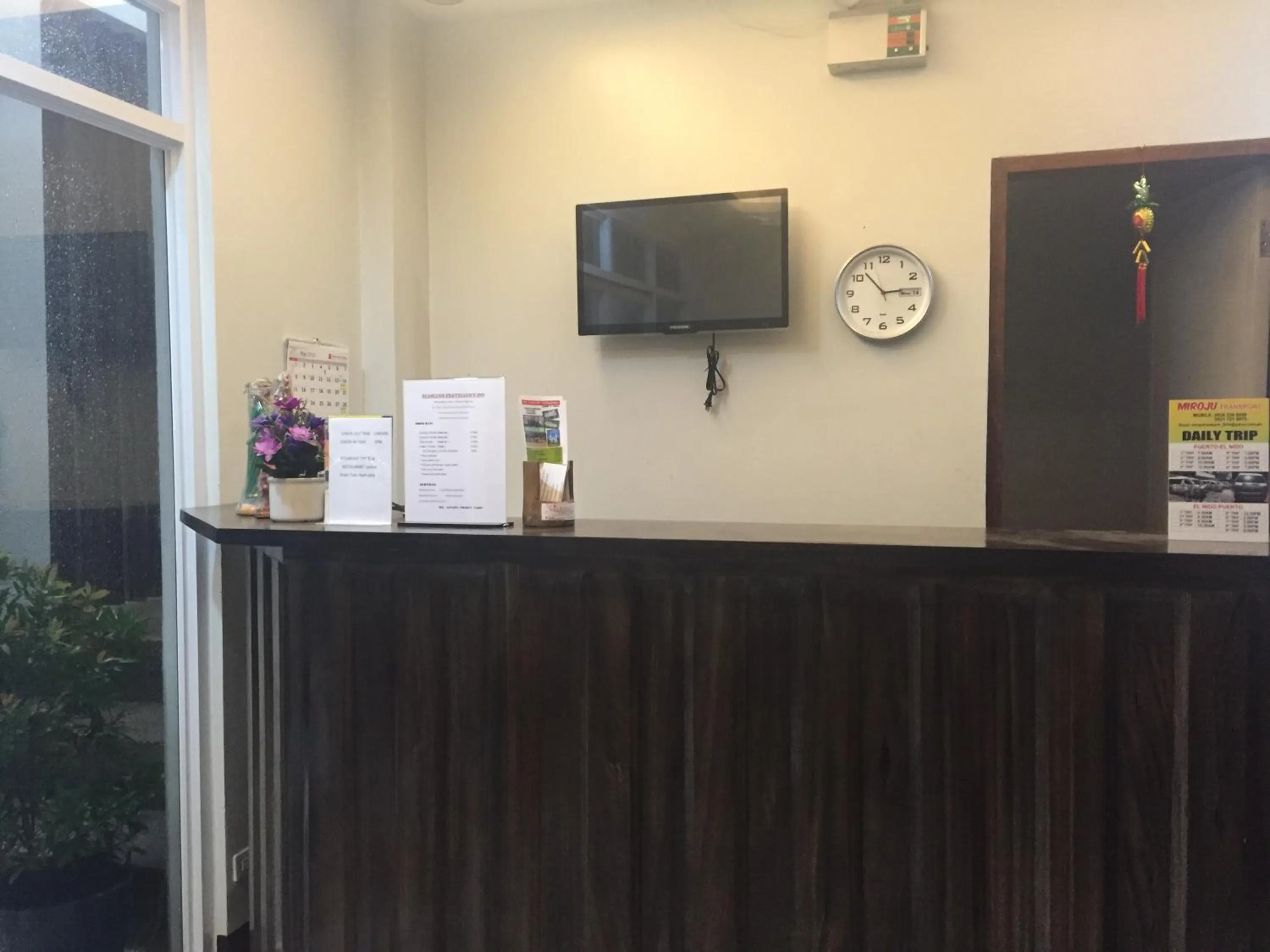 Property building in Seaslugs Travellers Inn