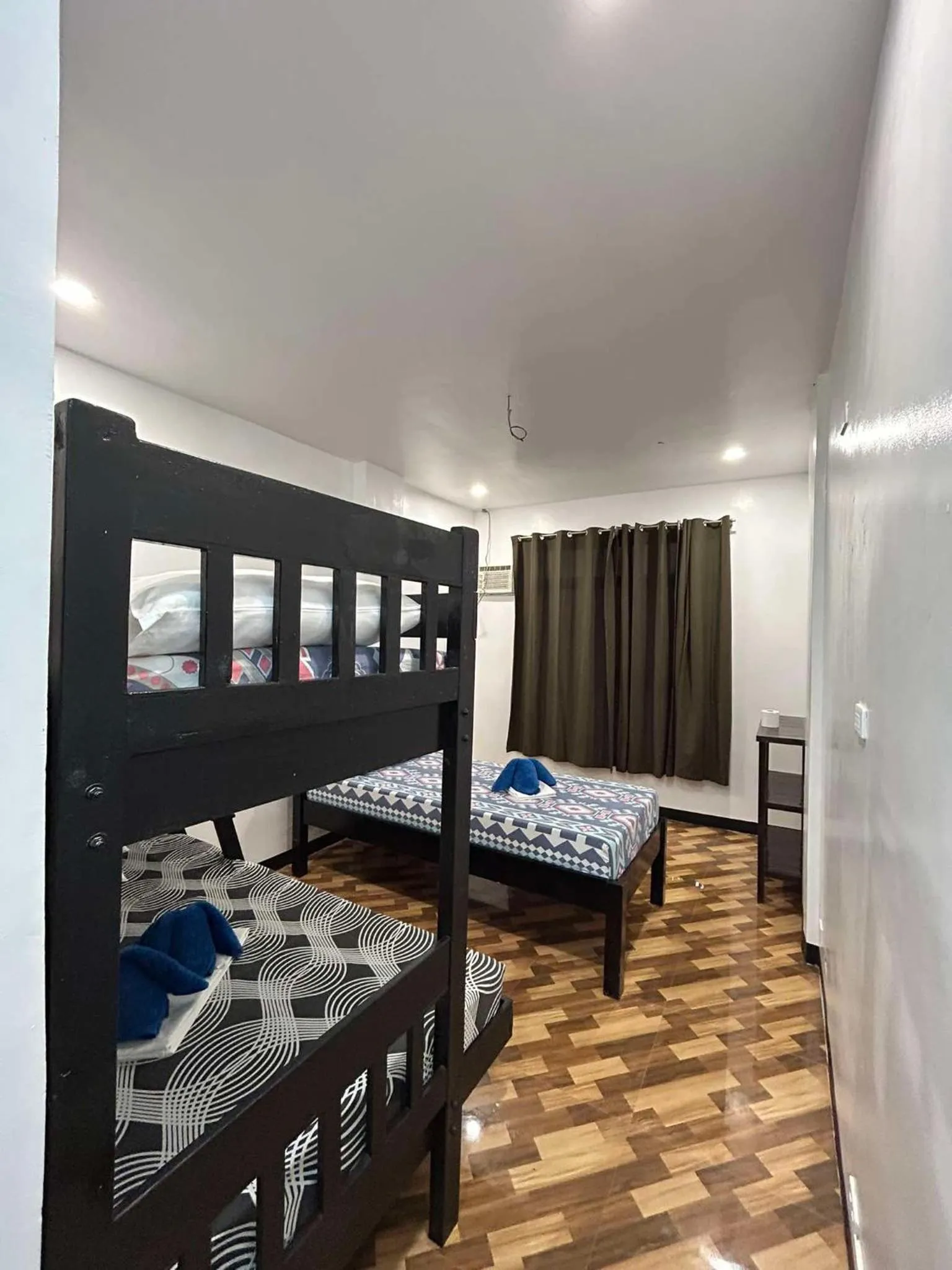 Photo of the whole room, Bed in Seaslugs Travellers Inn