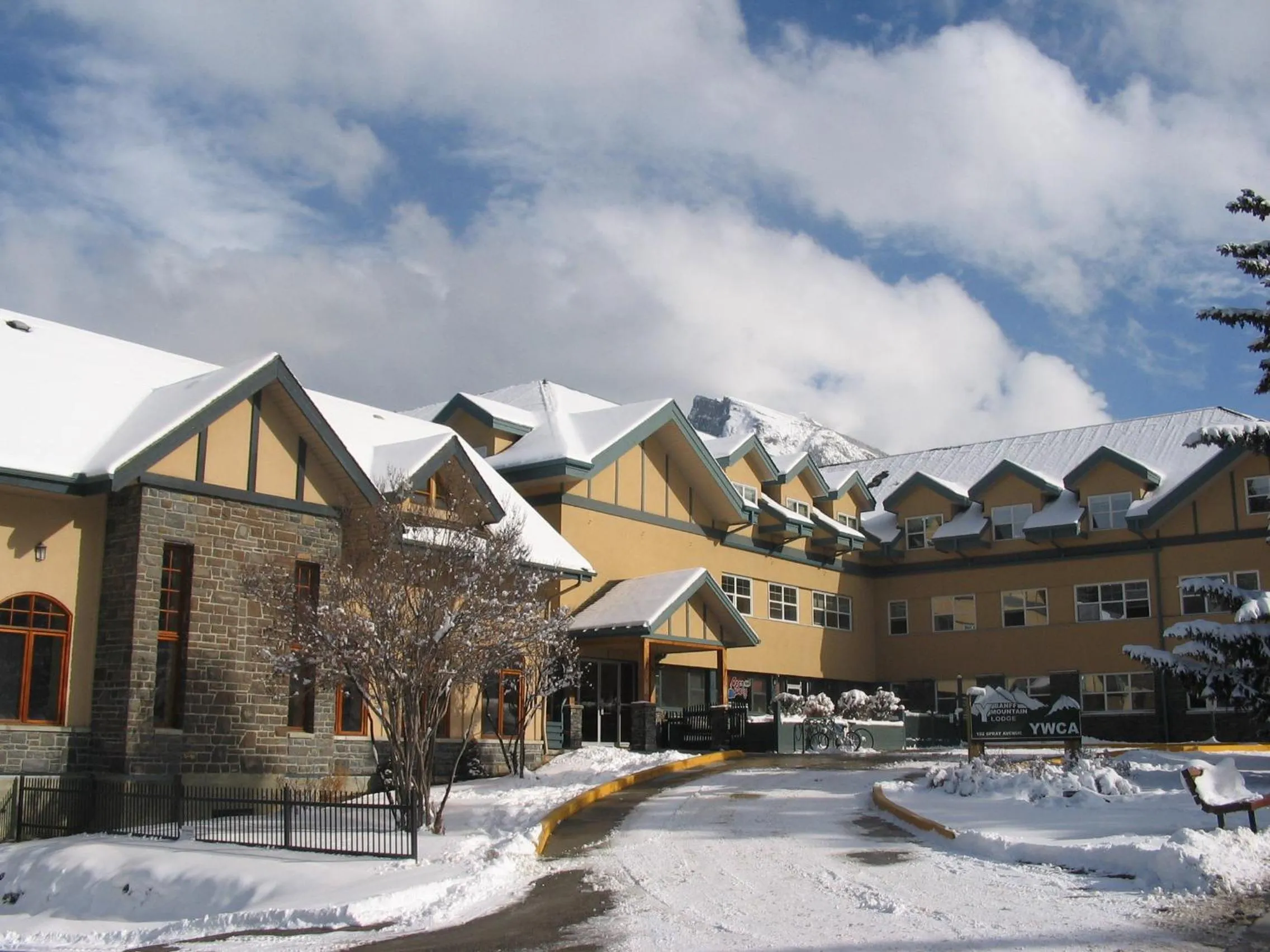 Facade/entrance in YWCA Banff Hotel