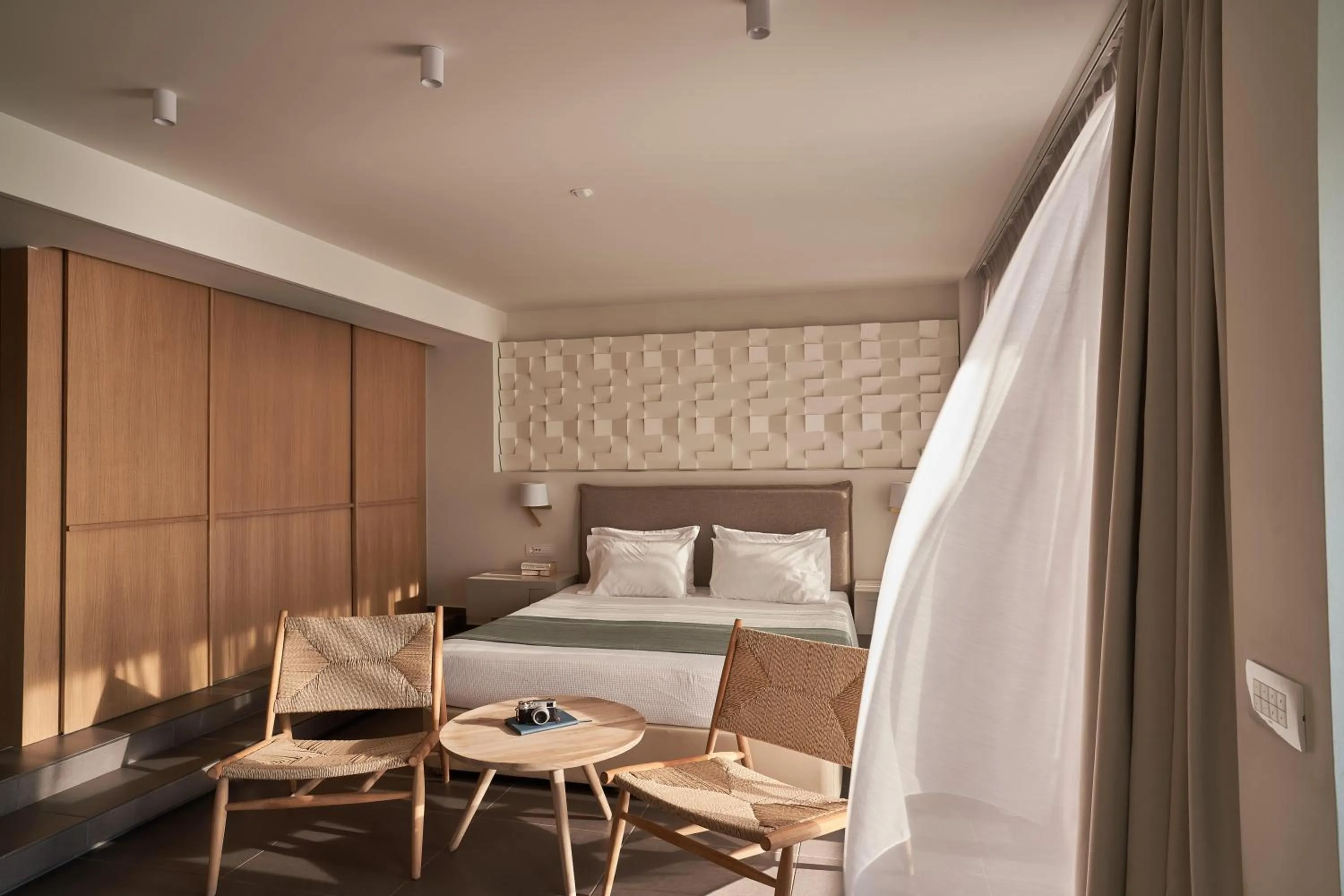 Photo of the whole room, Bed in White Rocks Hotel Kefalonia