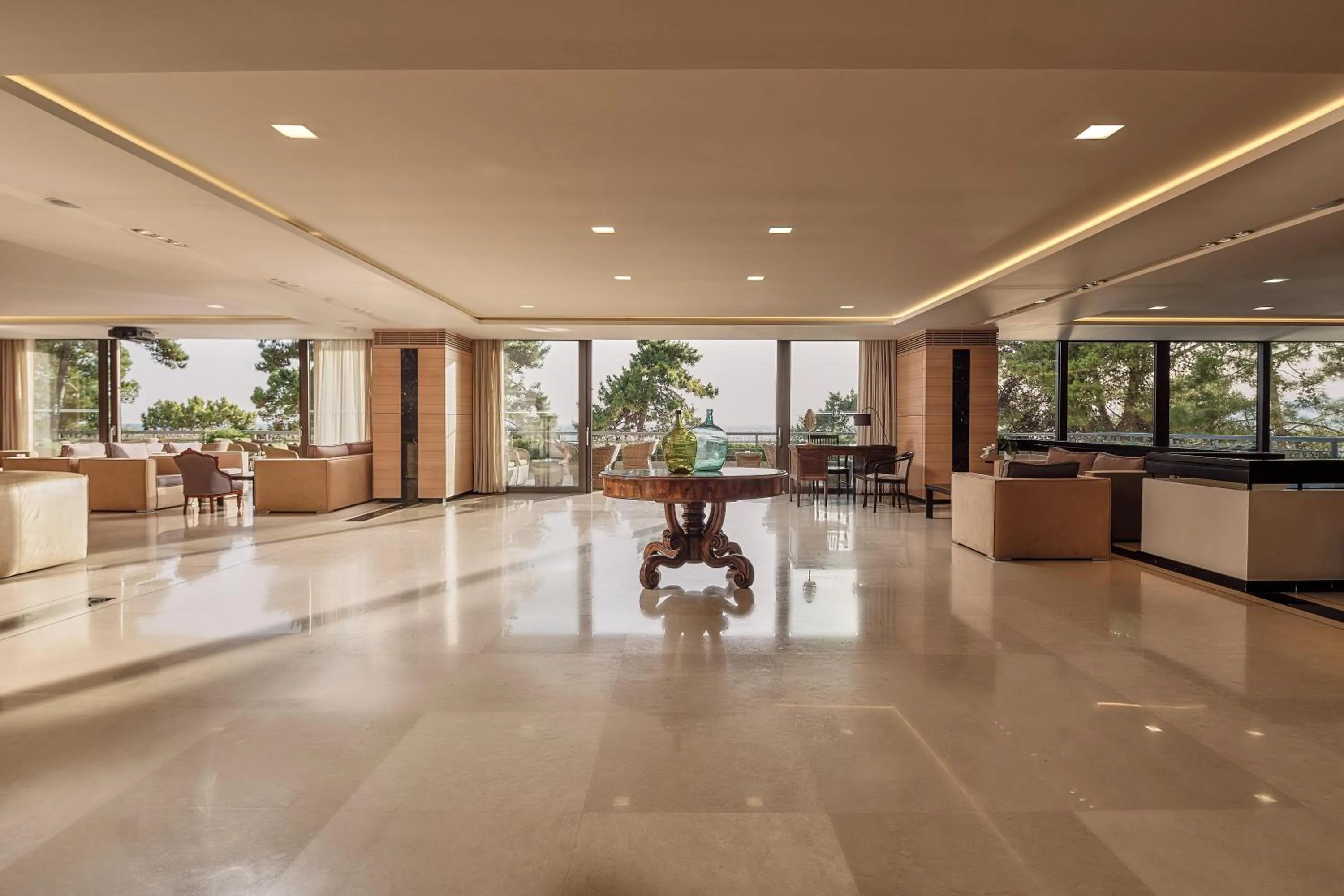 Lobby or reception in White Rocks Hotel Kefalonia