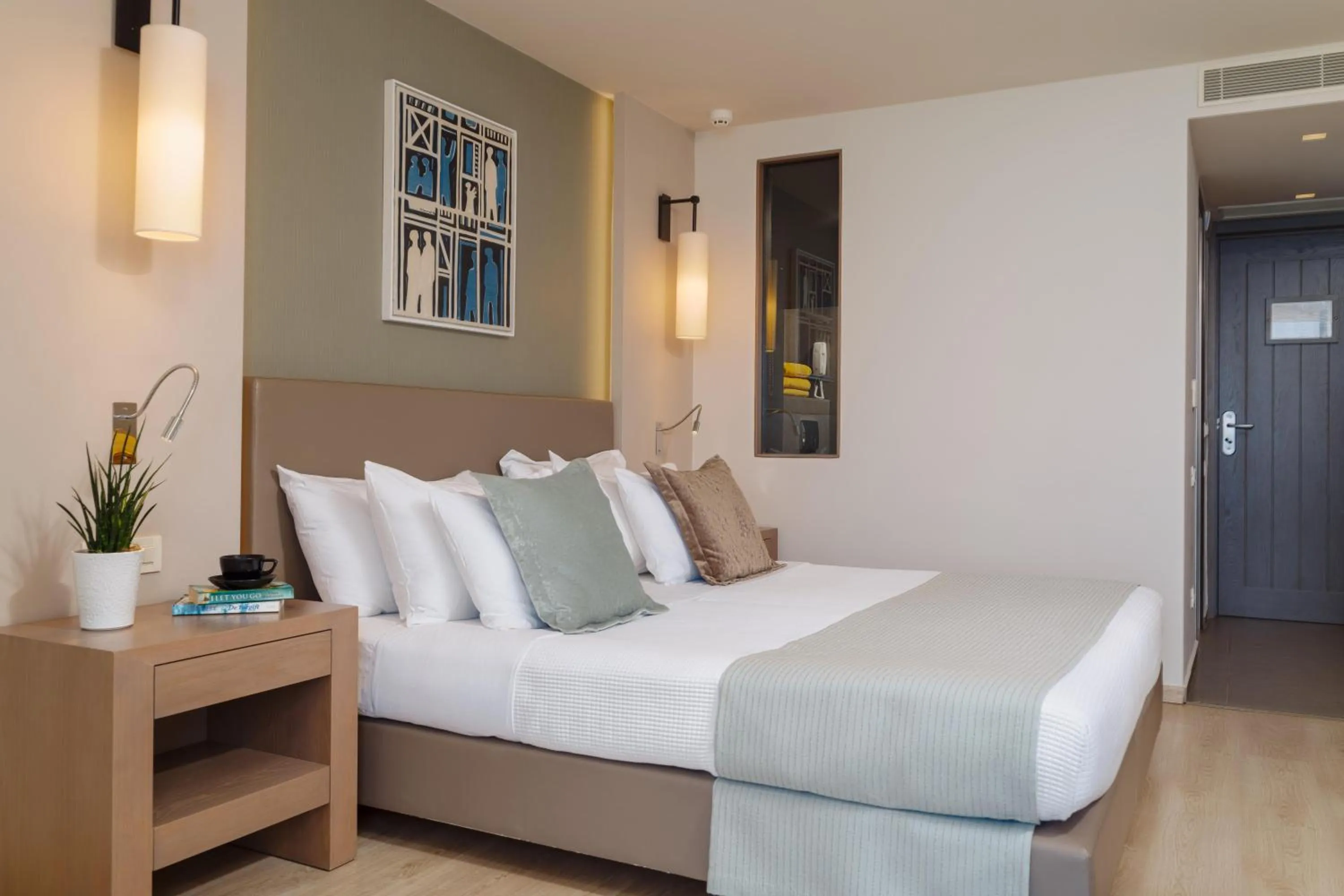 Photo of the whole room, Bed in White Rocks Hotel Kefalonia