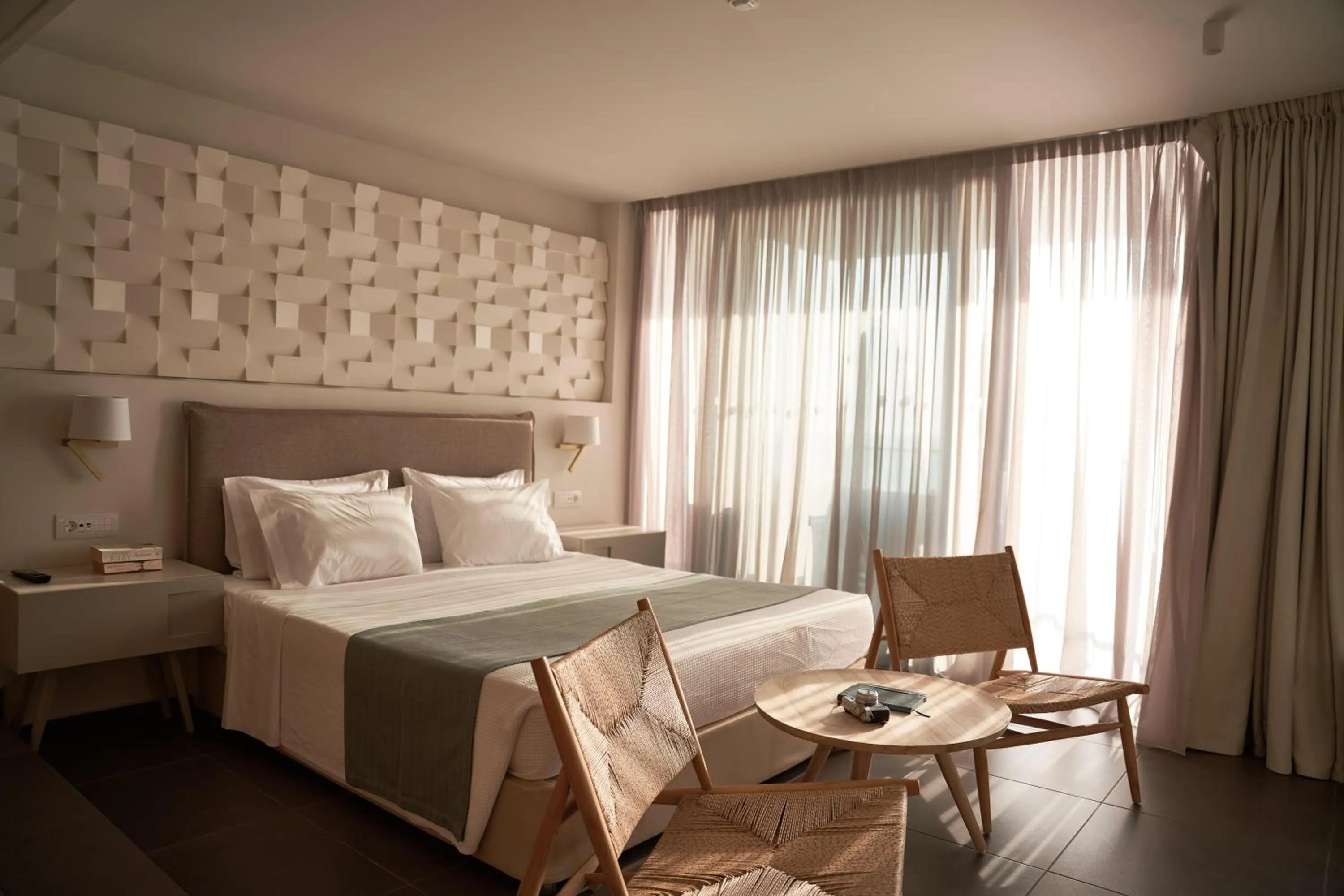 Photo of the whole room, Bed in White Rocks Hotel Kefalonia