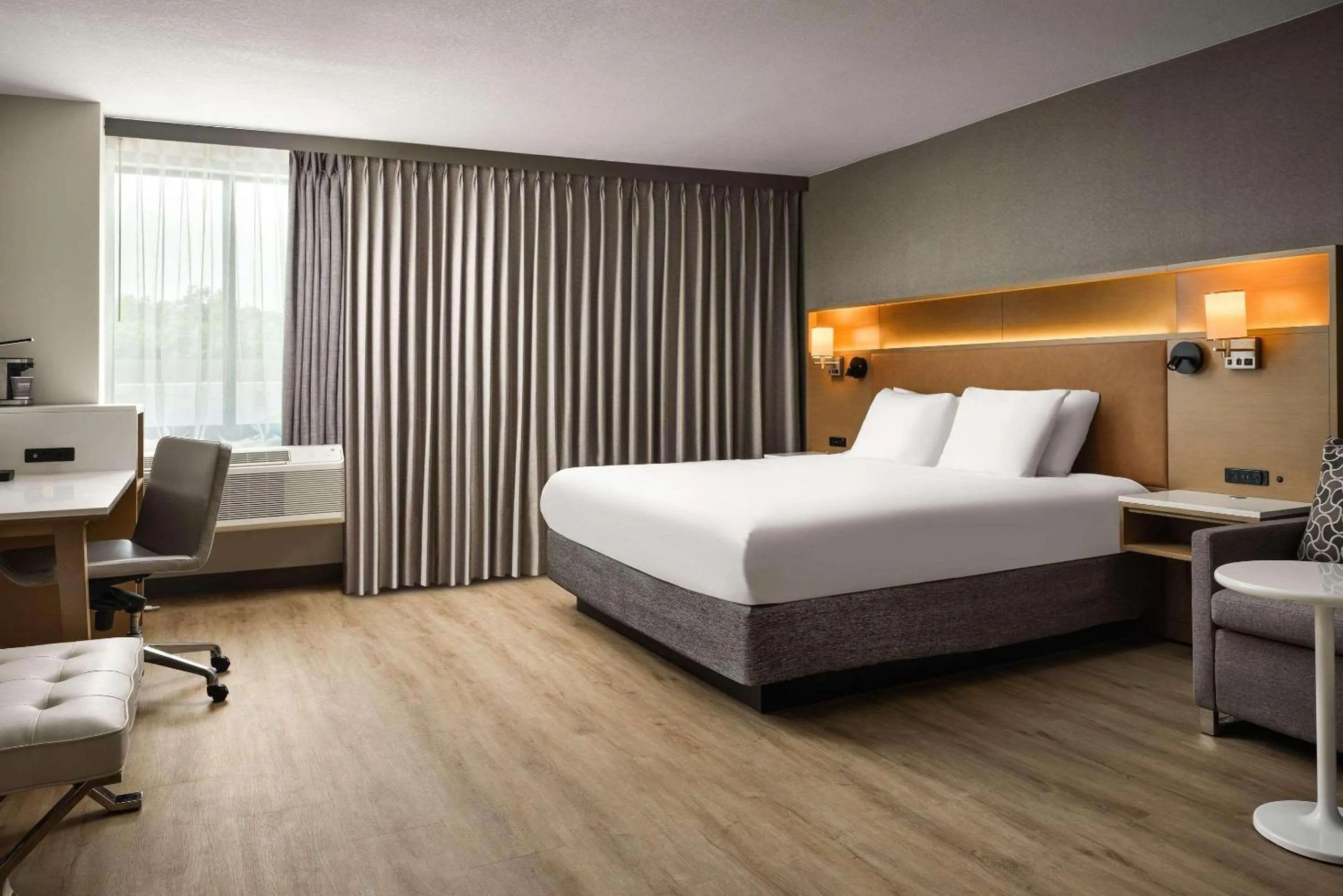 Bedroom, Bed in Radisson Hotel West Memphis