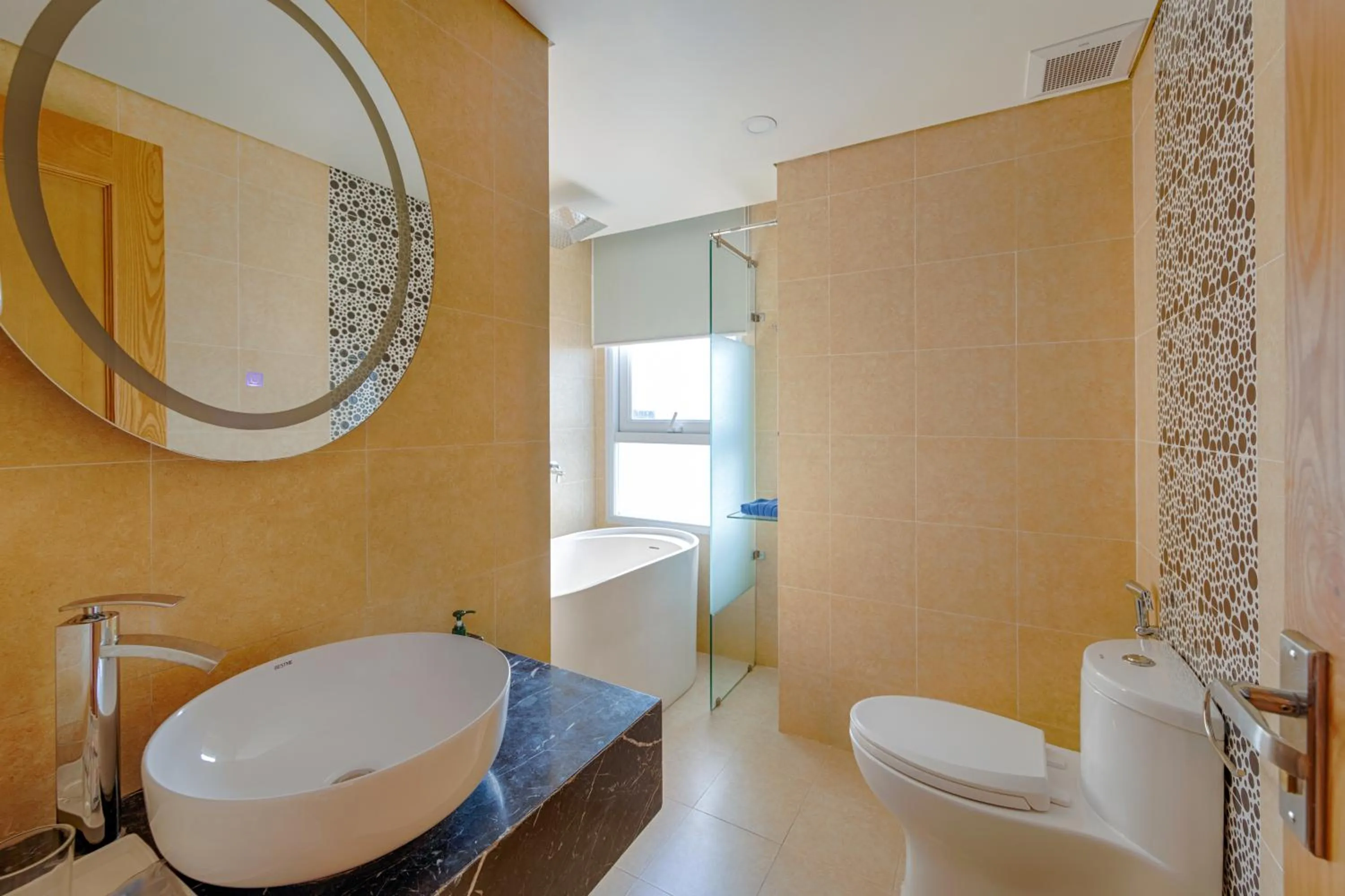 Shower in SEA QUEEN Hotel