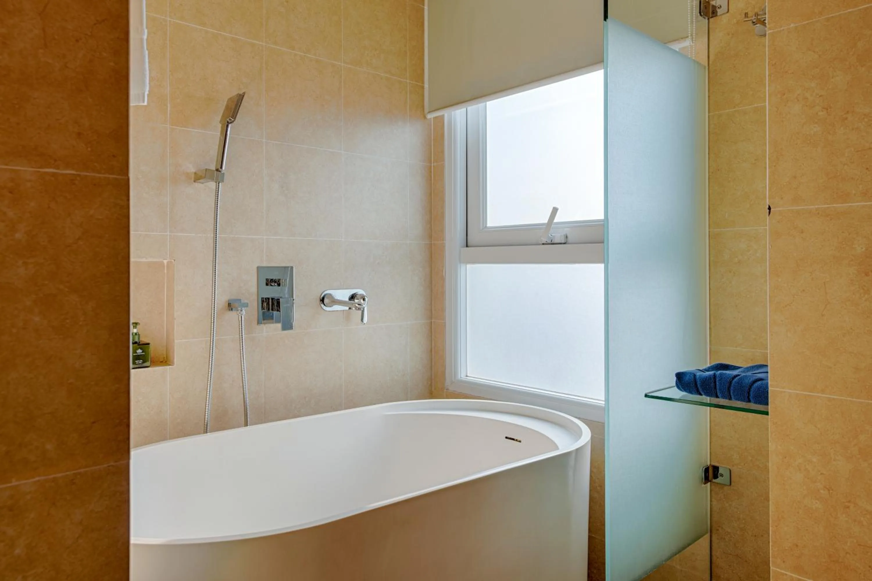 Shower in SEA QUEEN Hotel