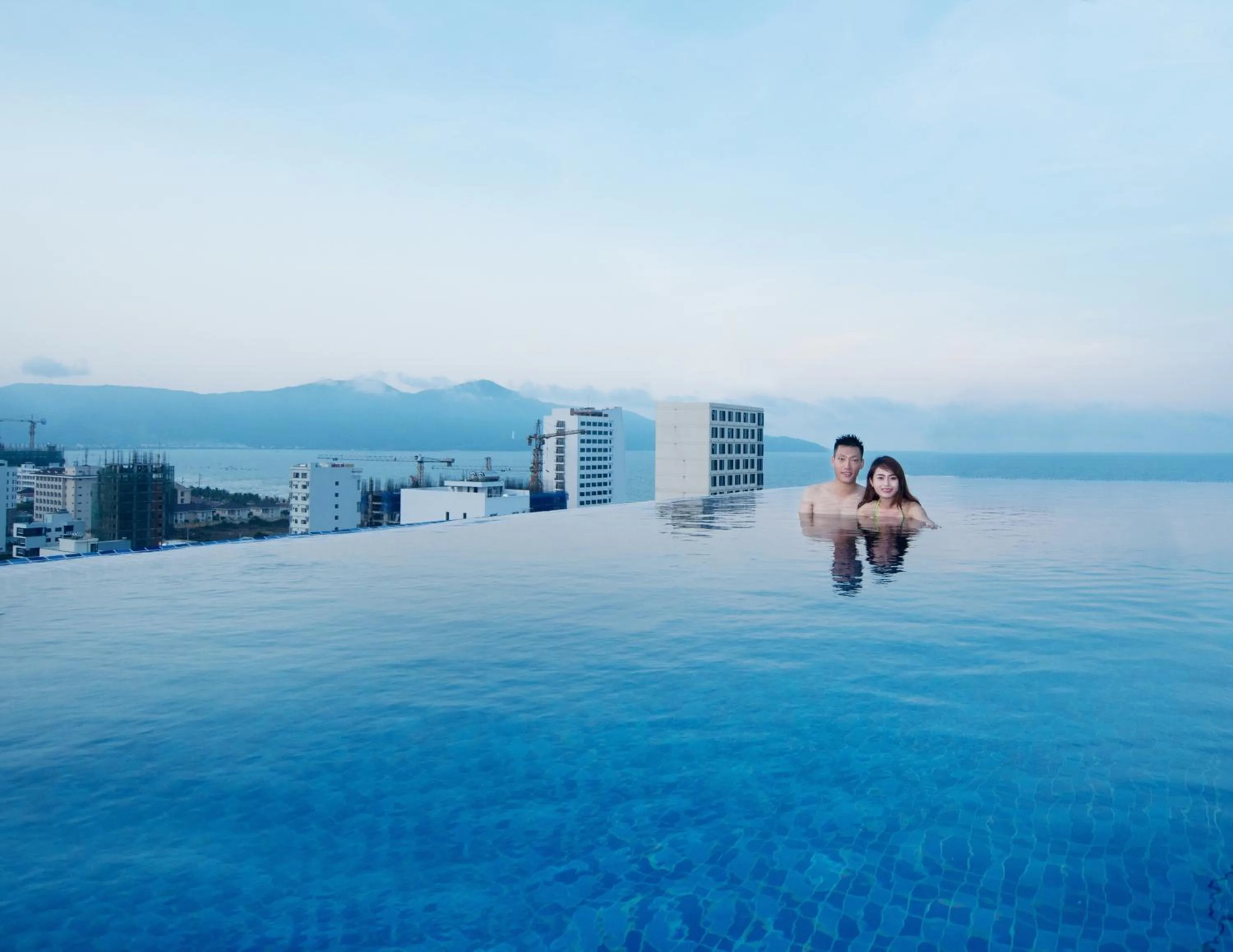 Swimming pool in SEA QUEEN Hotel