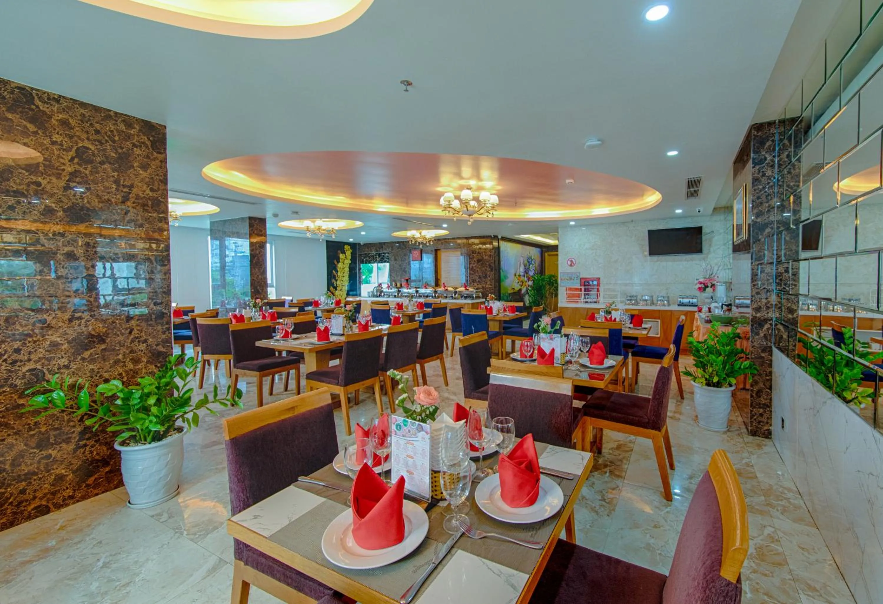 Restaurant/places to eat in SEA QUEEN Hotel